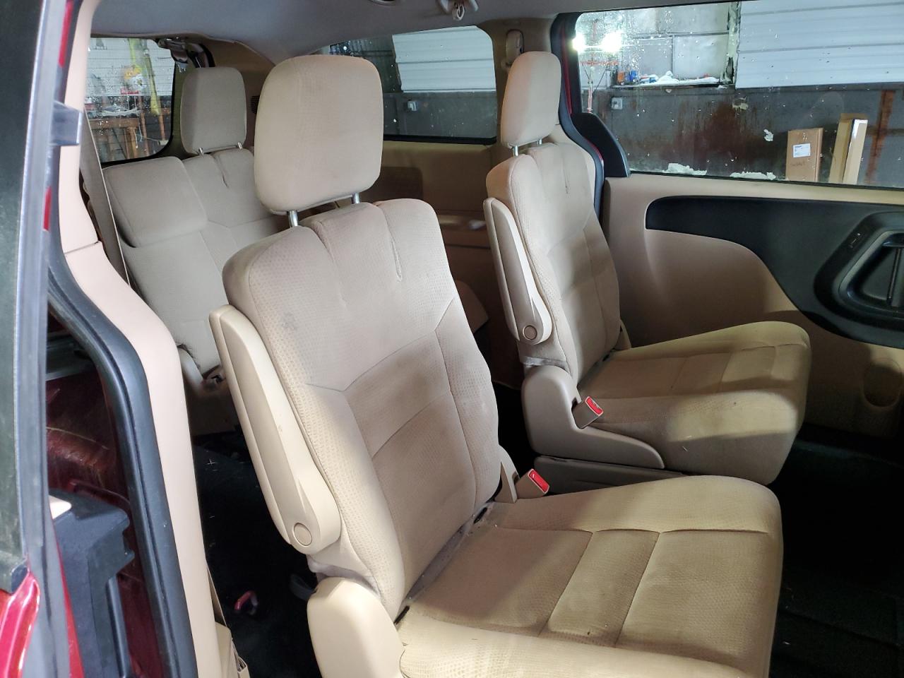2015 Dodge Caravan - Image 11