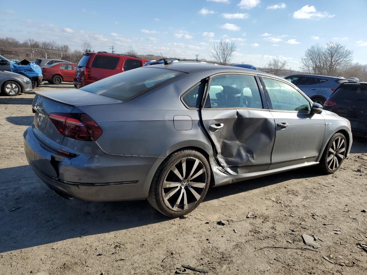2018 Volkswagen Passat - Image 3
