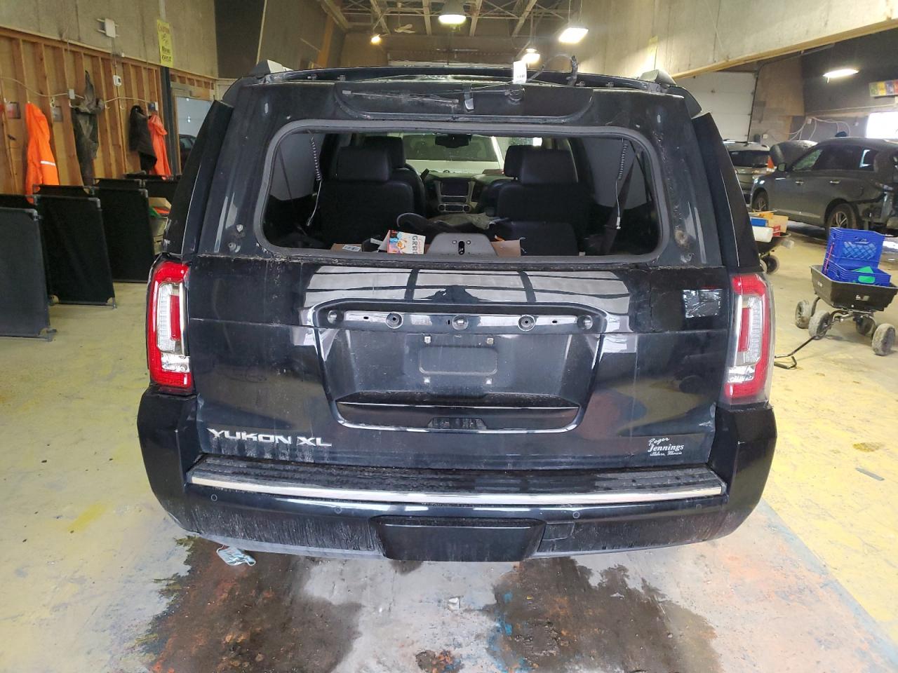 2017 GMC Yukon - Image 6