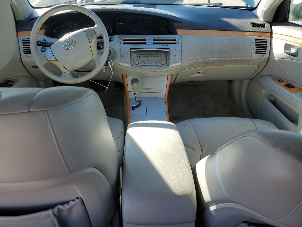 2005 Toyota Avalon - Image 9