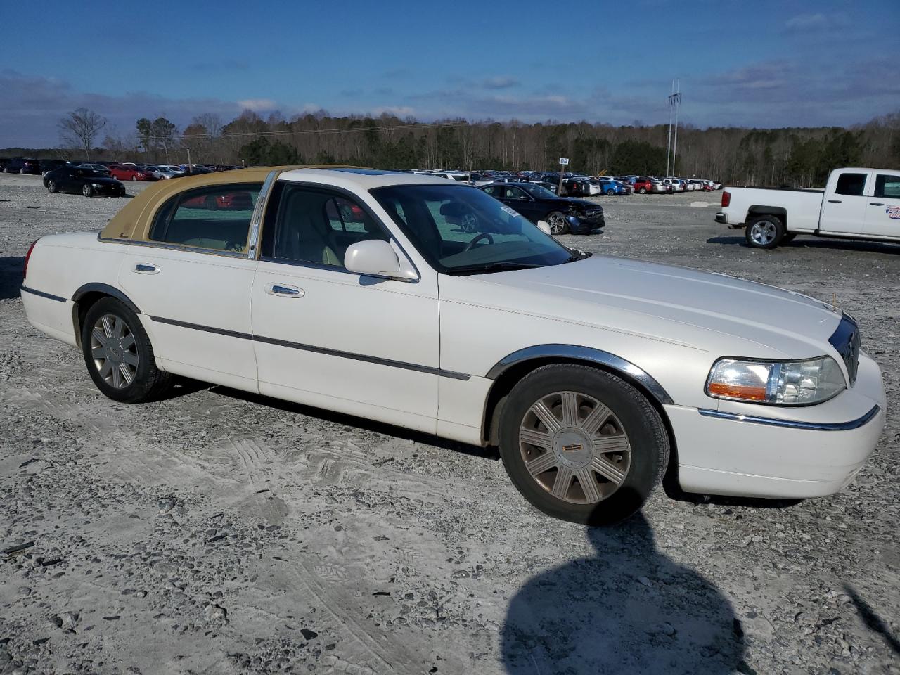 2003 Lincoln Town Car - Image 4