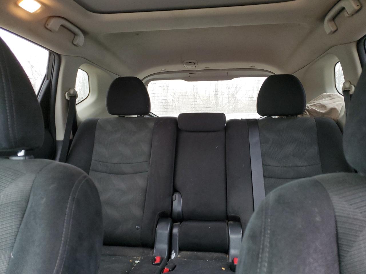 2015 Nissan Rogue - Image 10