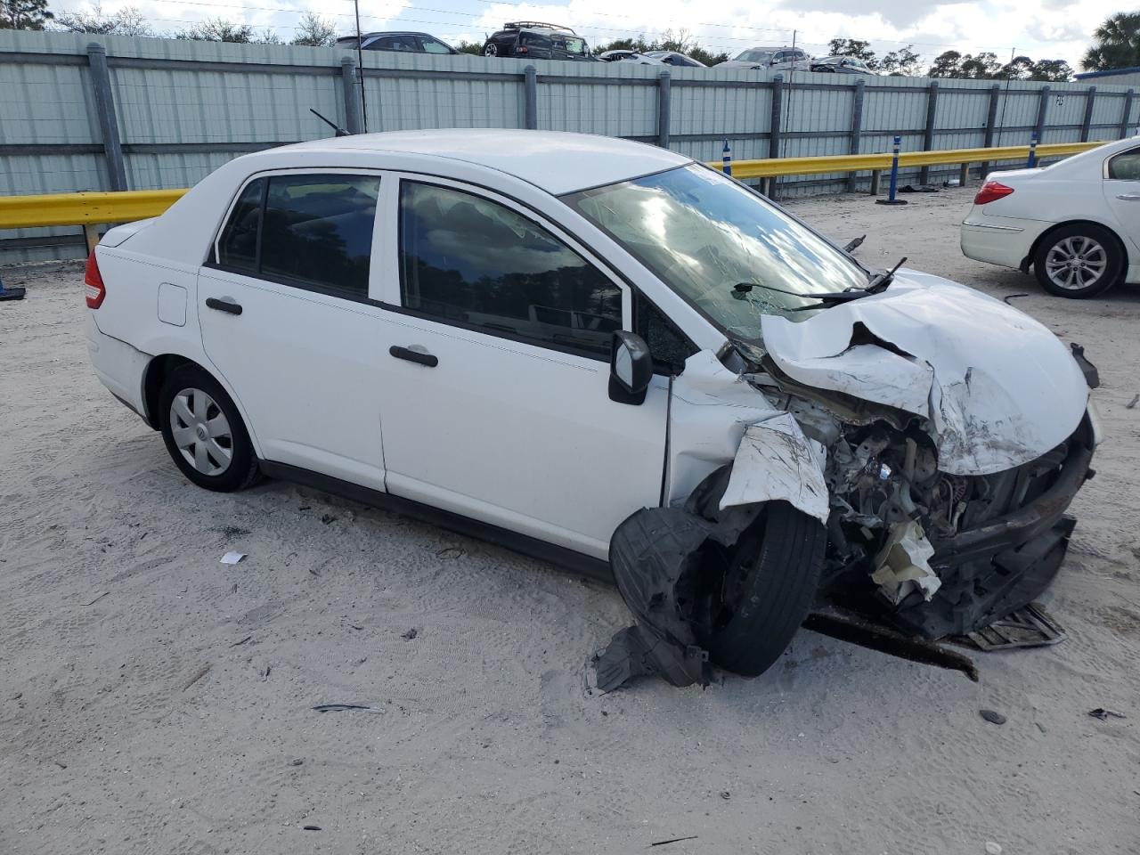 2009 Nissan Versa - Image 4