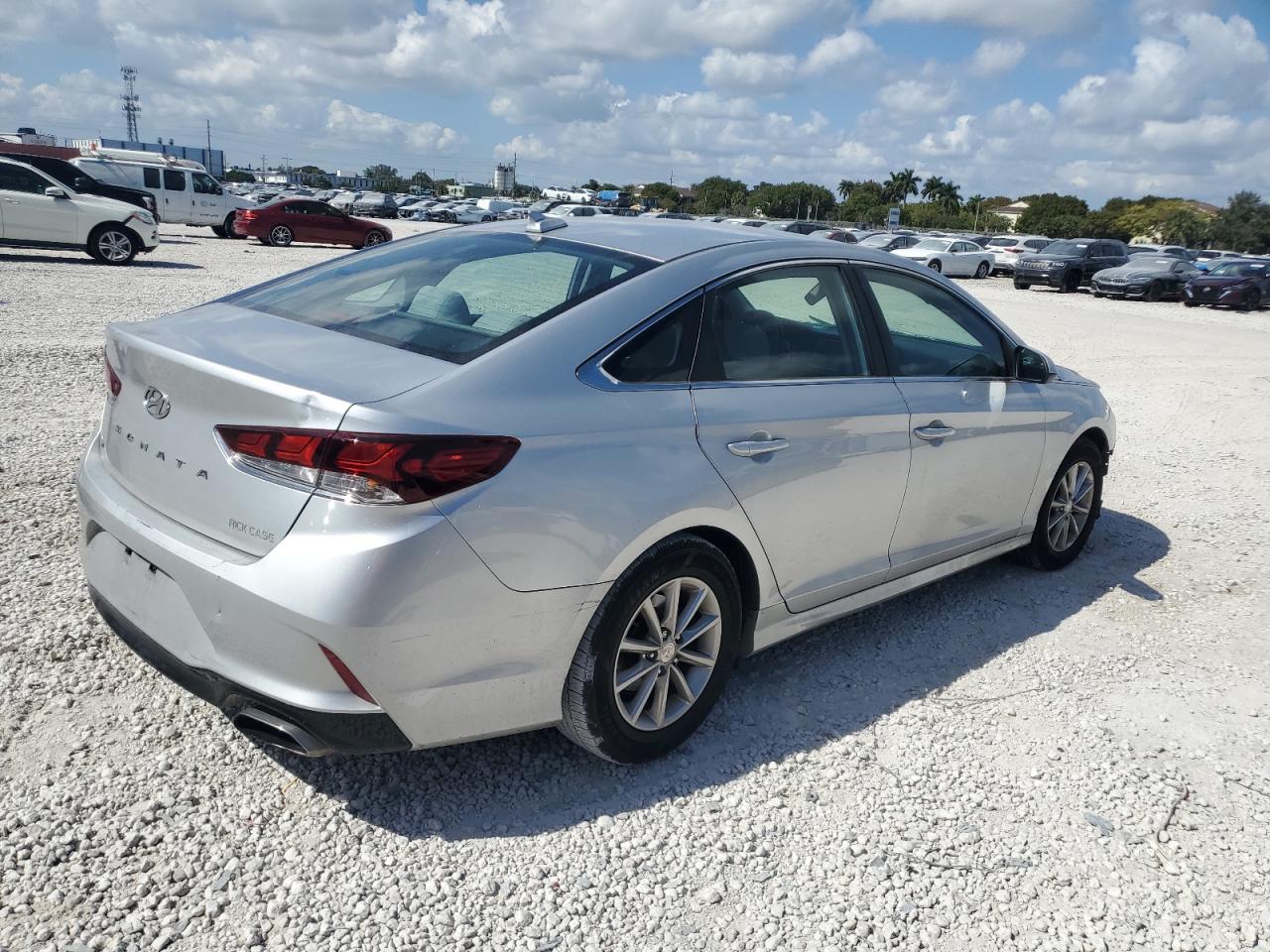 2018 Hyundai Sonata - Image 3