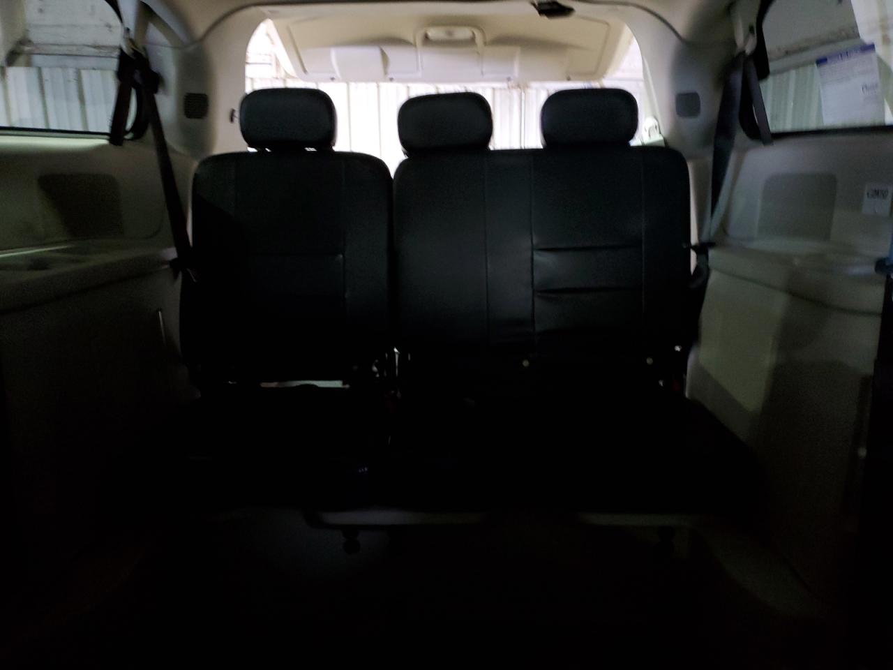 2016 Dodge Caravan - Image 10