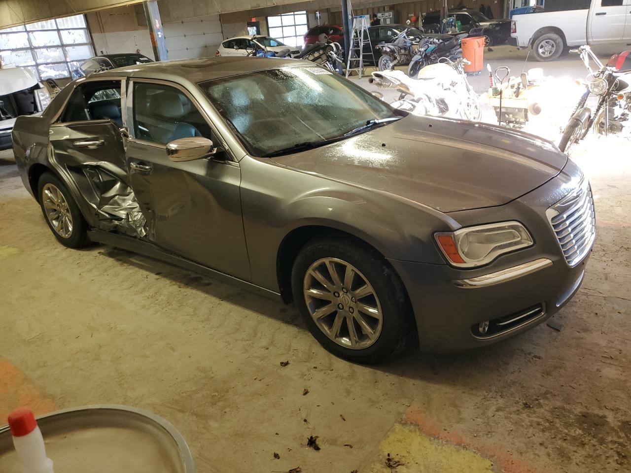 2011 Chrysler 300 - Image 4