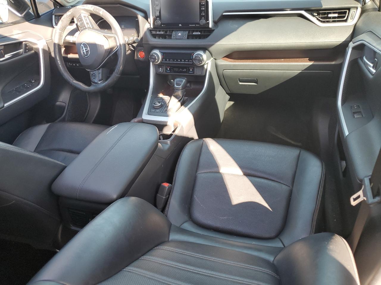 2019 Toyota RAV 4 - Image 8