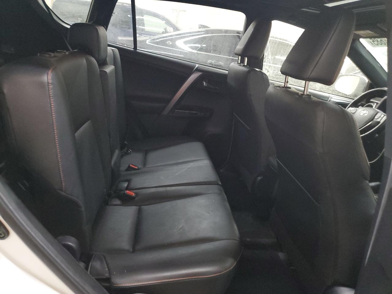 2016 Toyota RAV 4 - Image 11