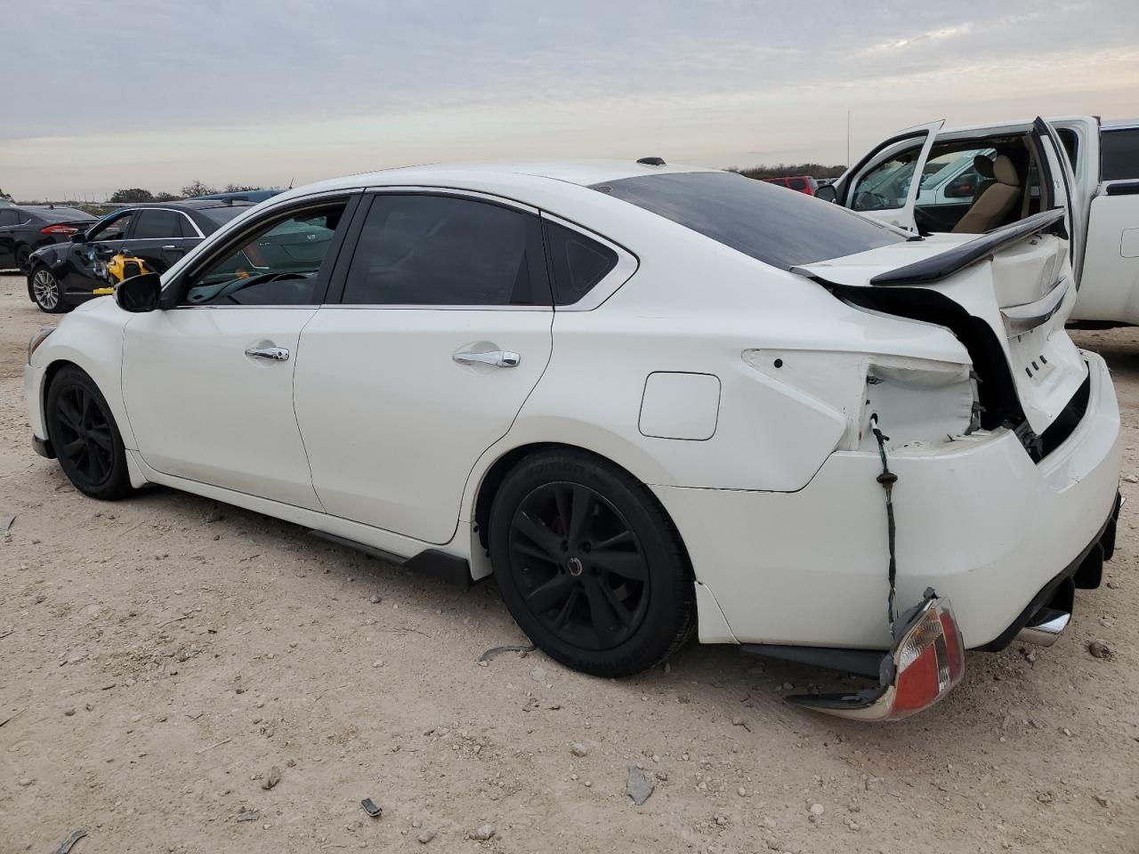 2015 Nissan Altima - Image 2
