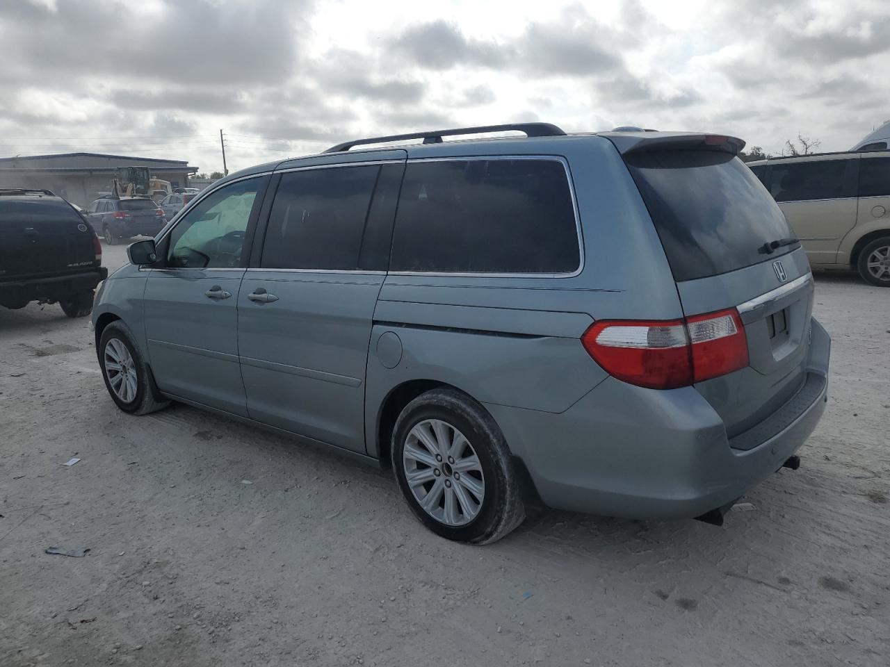2005 Honda Odyssey - Image 2