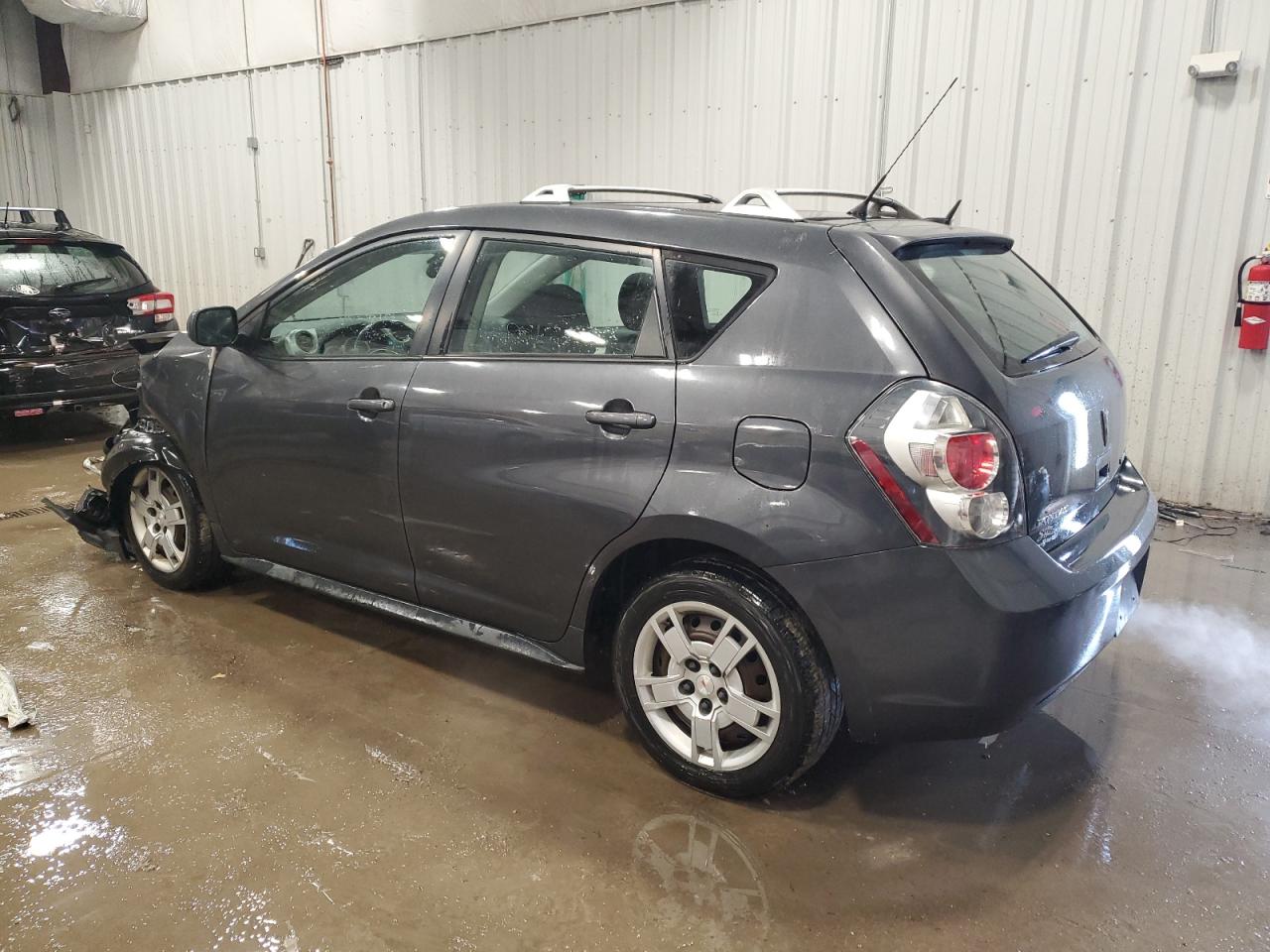 2009 Pontiac Vibe - Image 2