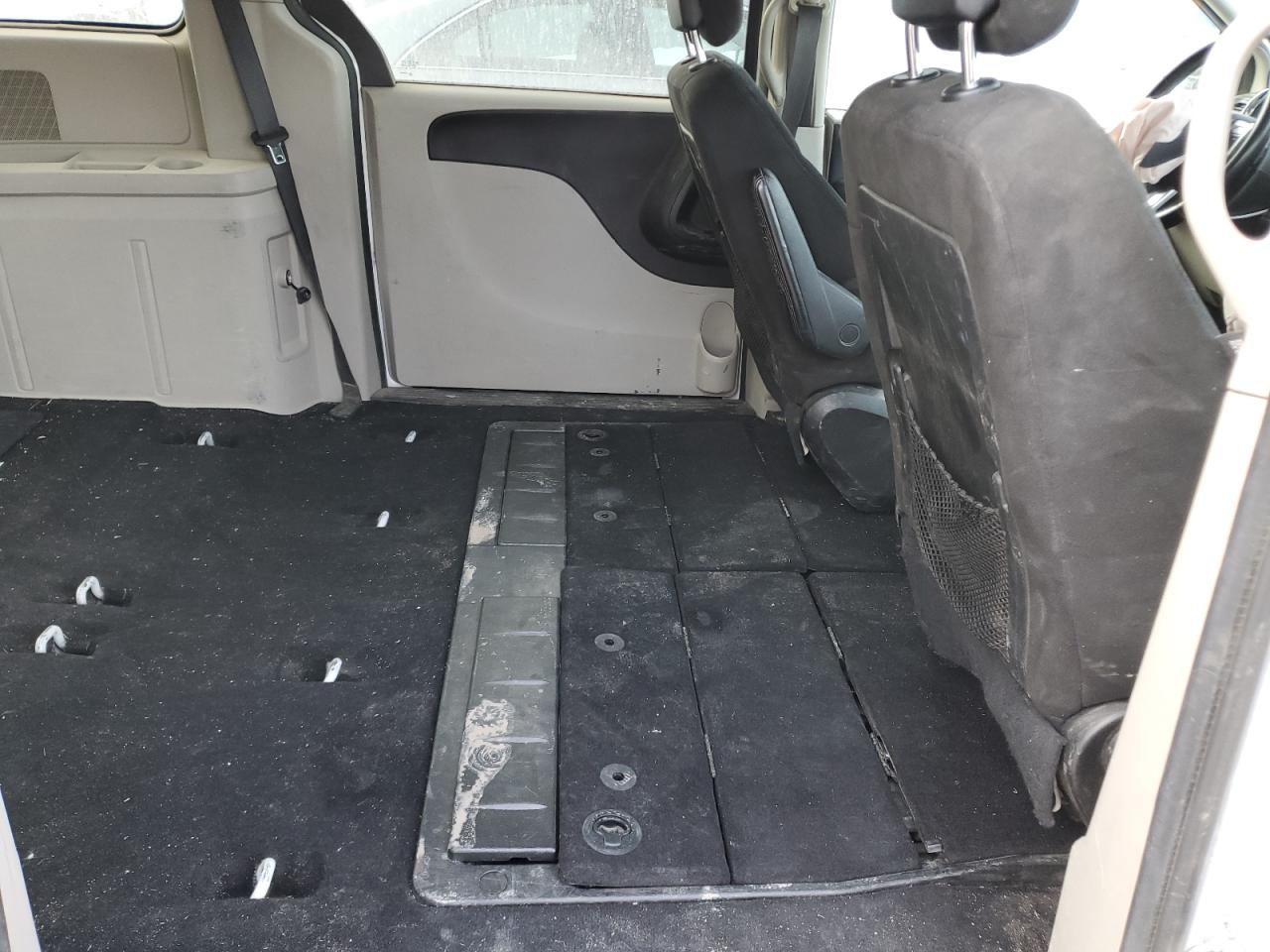 2017 Dodge Caravan - Image 11