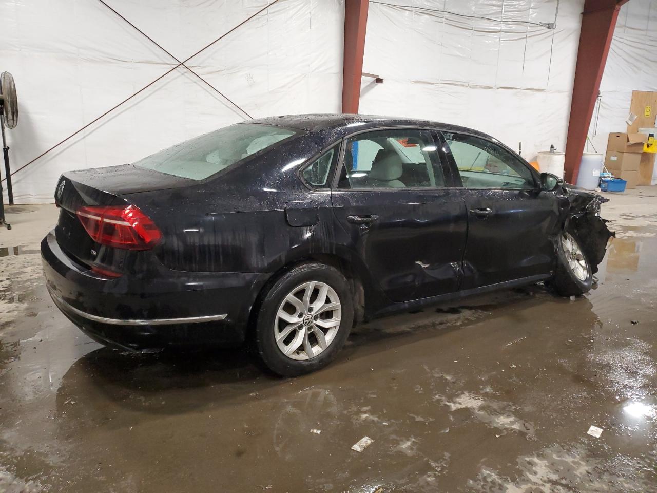 2018 Volkswagen Passat - Image 3