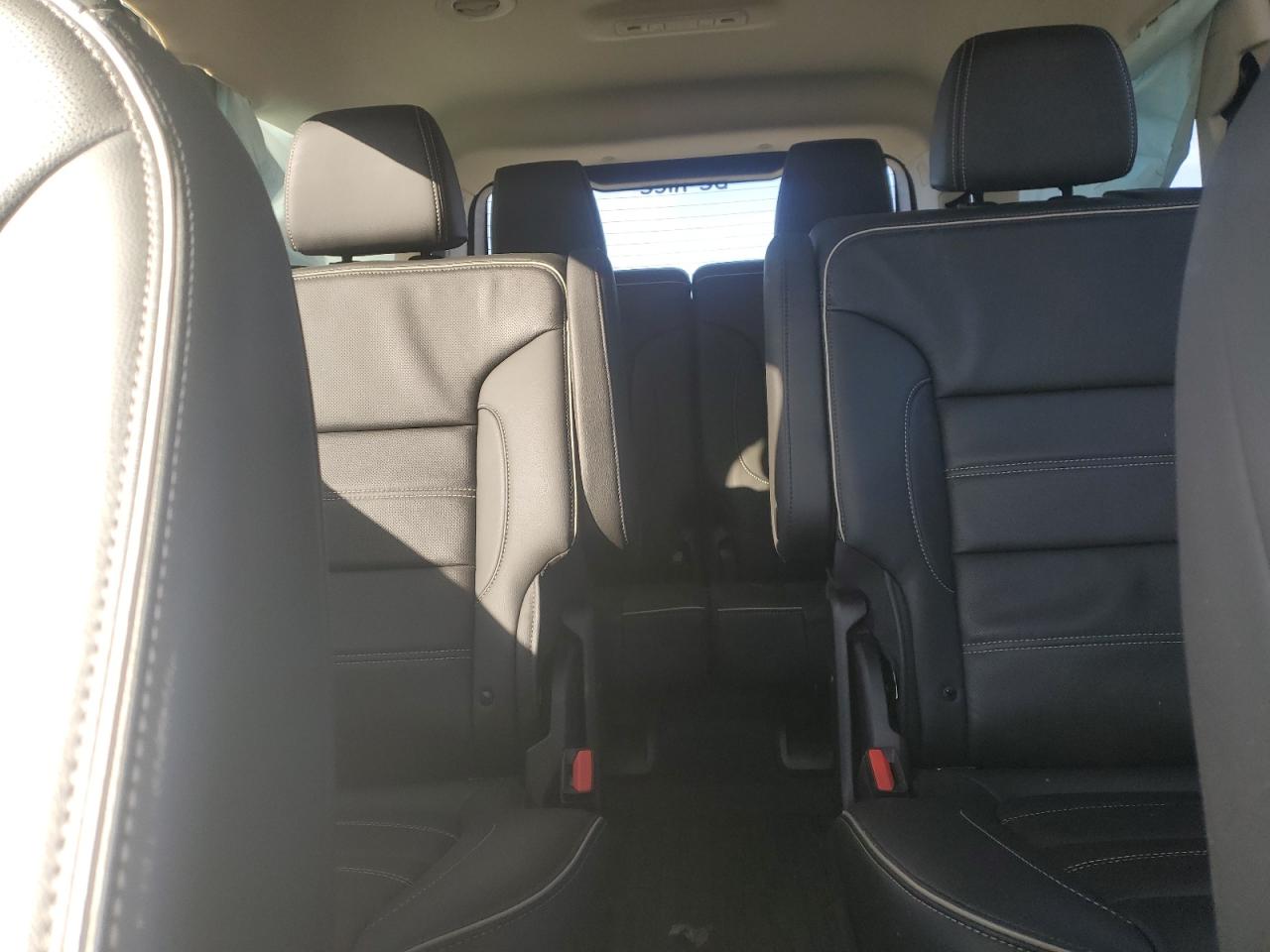2022 GMC Acadia - Image 10
