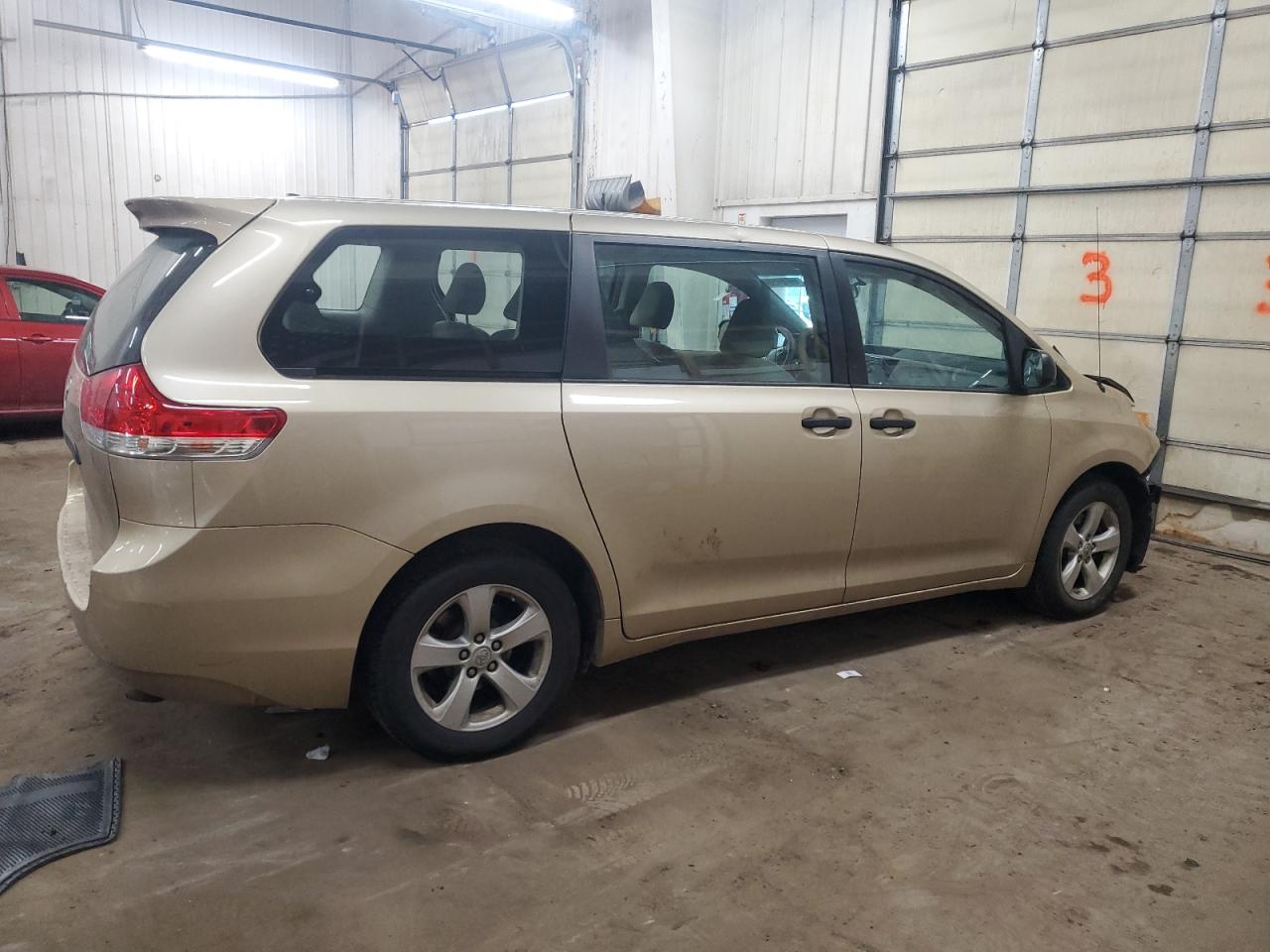 2013 Toyota Sienna - Image 3