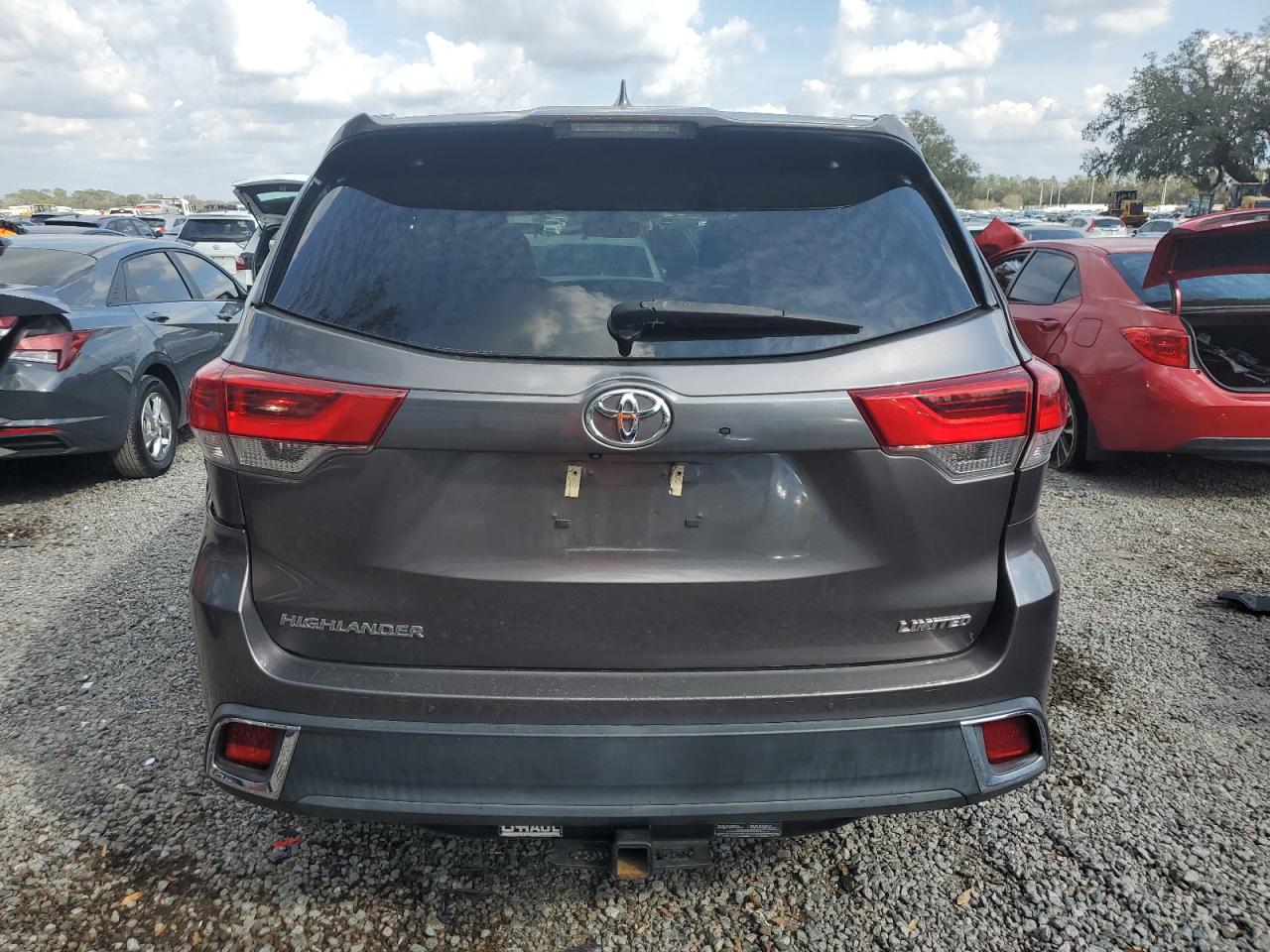 2019 Toyota Highlander - Image 6