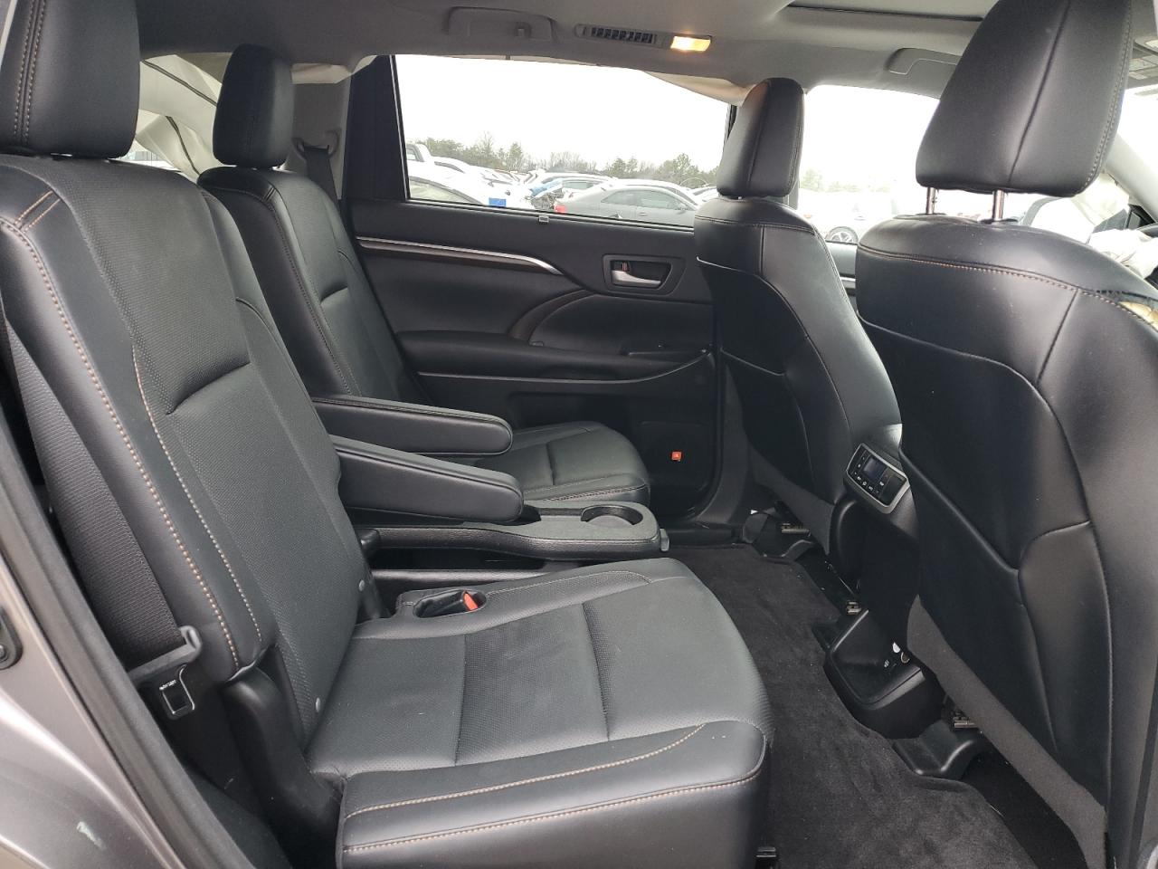 2015 Toyota Highlander - Image 11