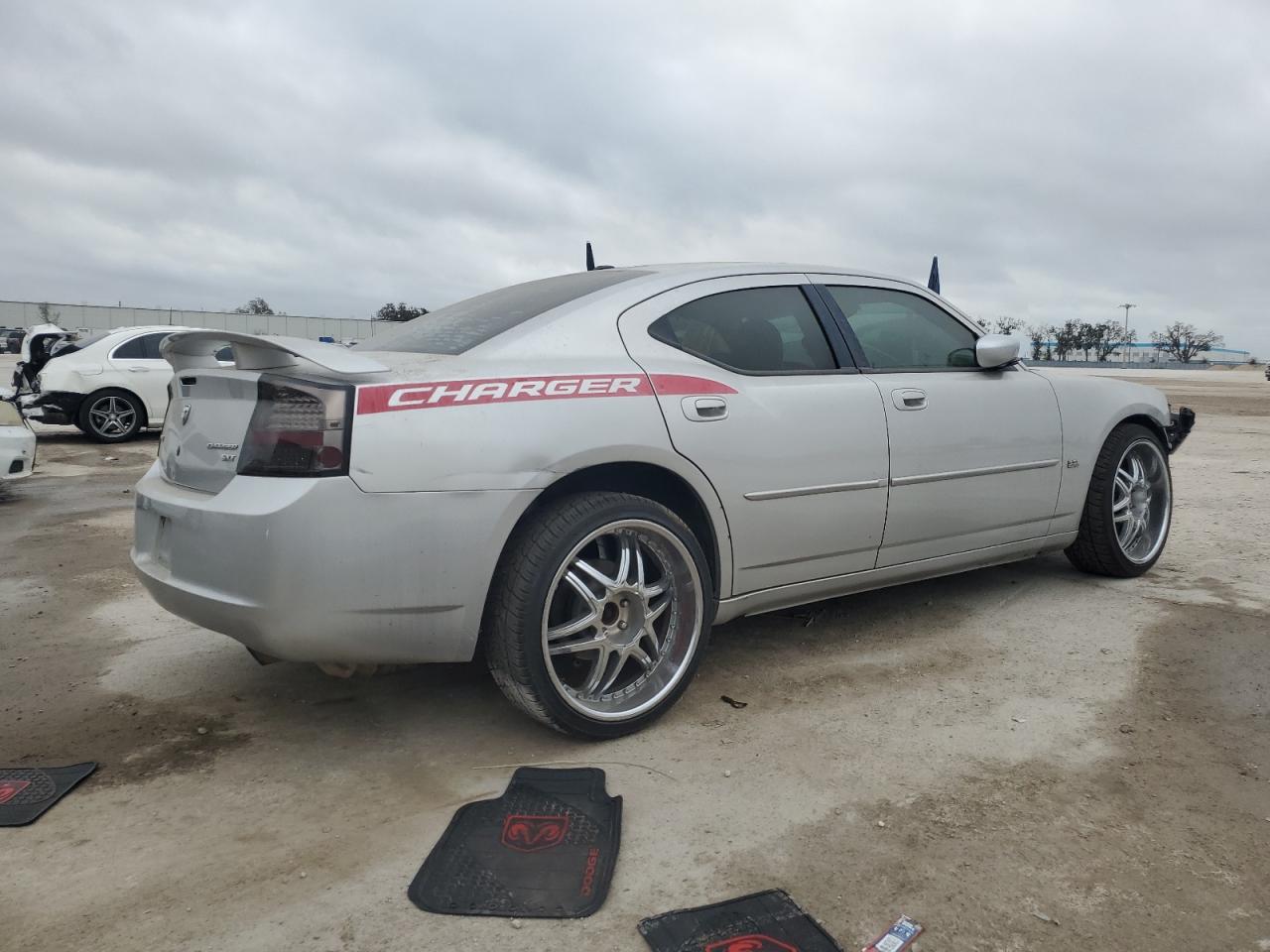 2010 Dodge Charger - Image 3