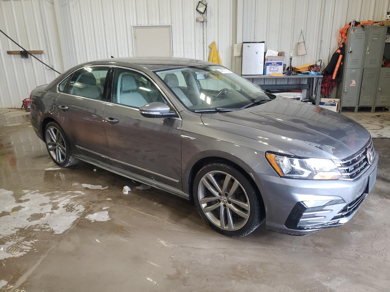 2017 Volkswagen Passat - Image 4