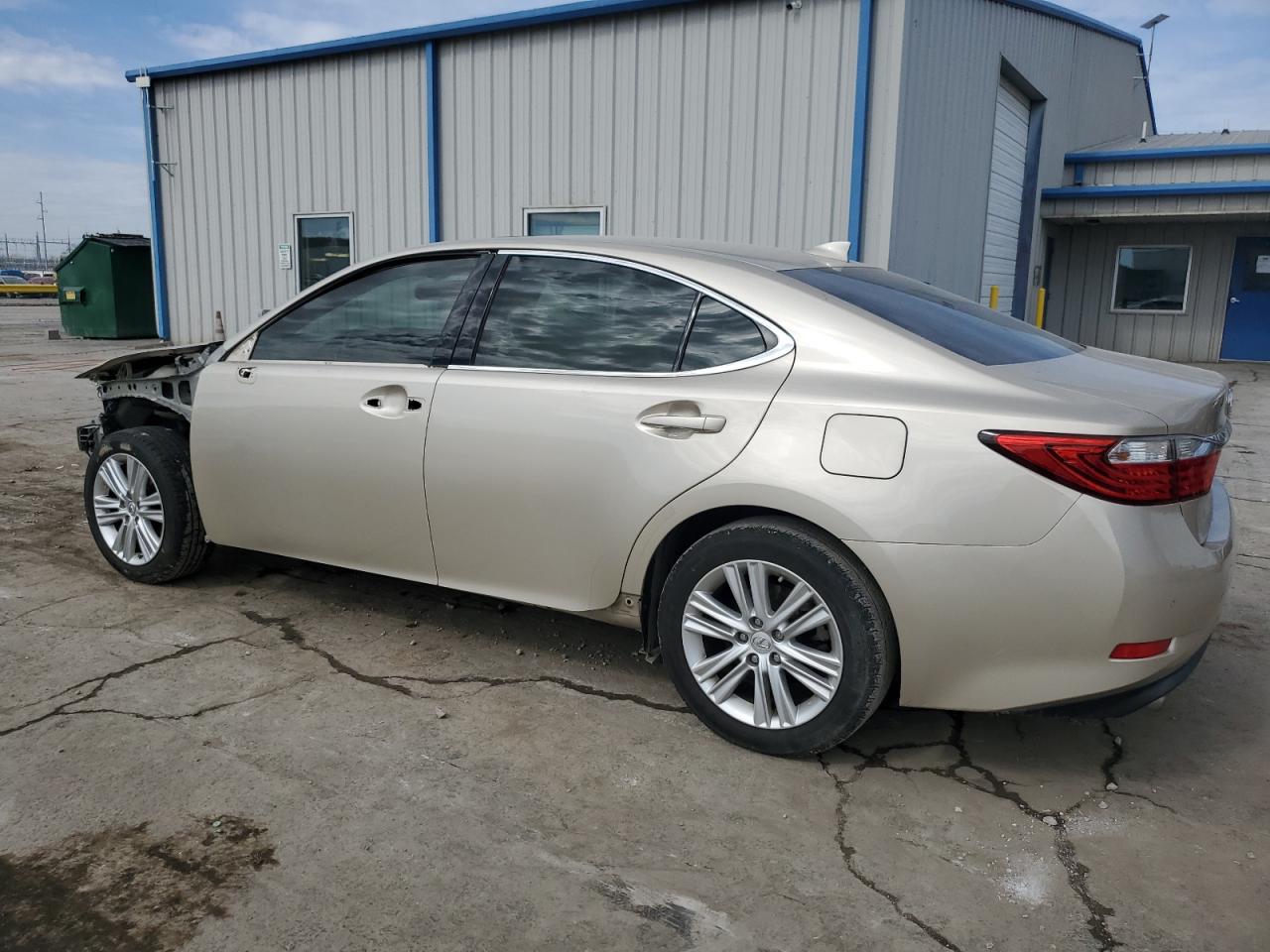 2015 Lexus ES - Image 2