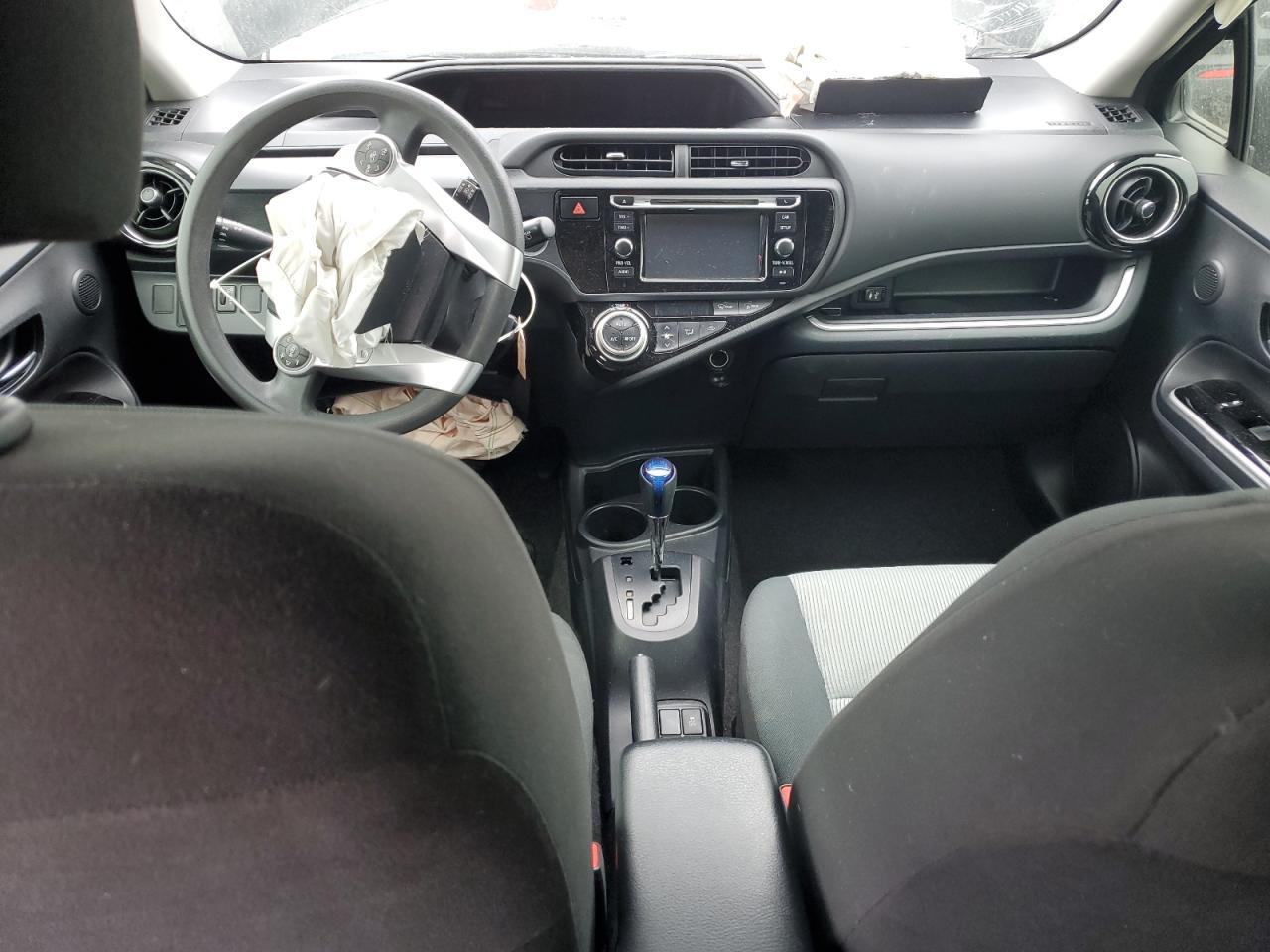 2016 Toyota Prius - Image 8