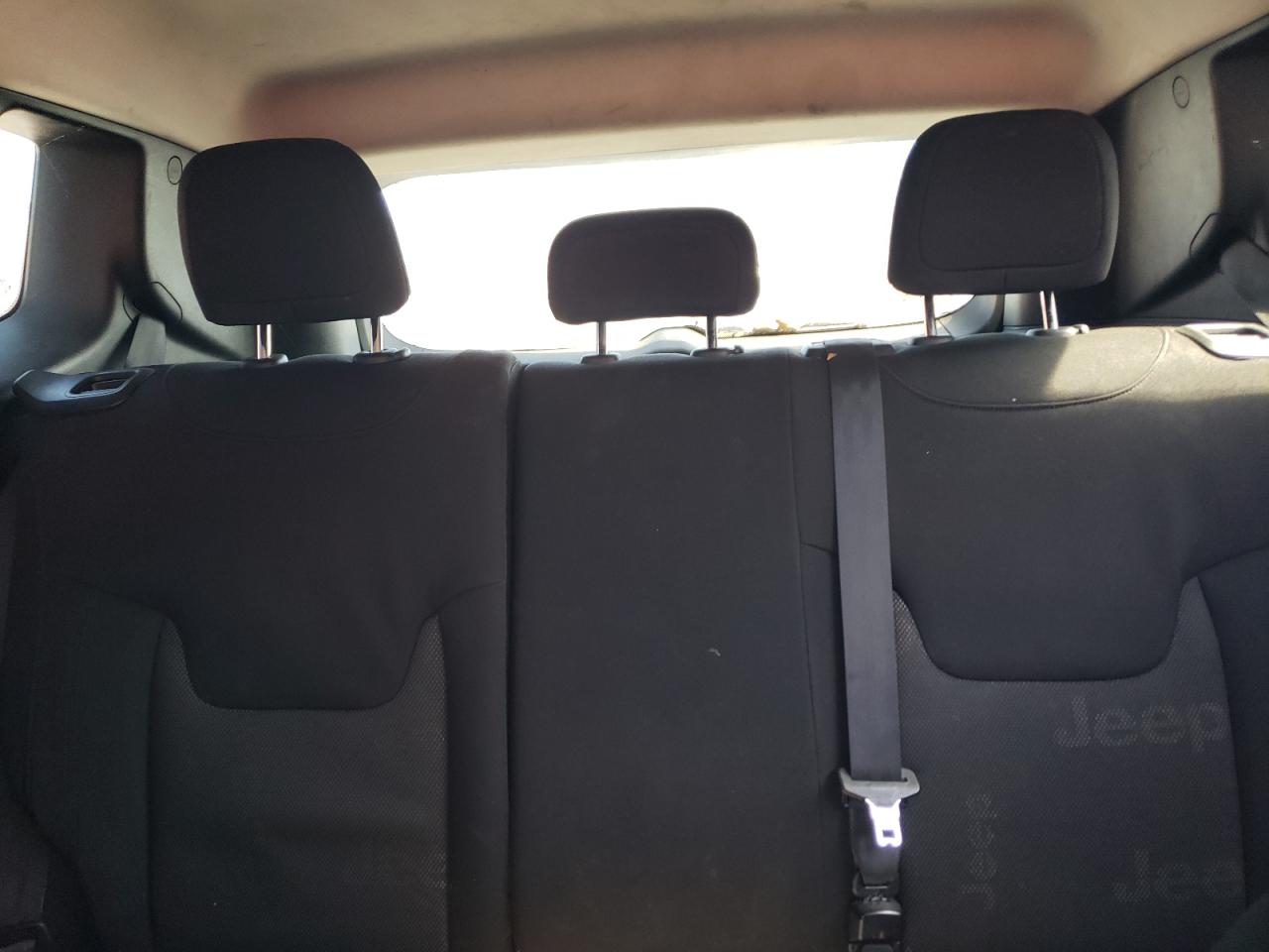 2015 Jeep Renegade - Image 10