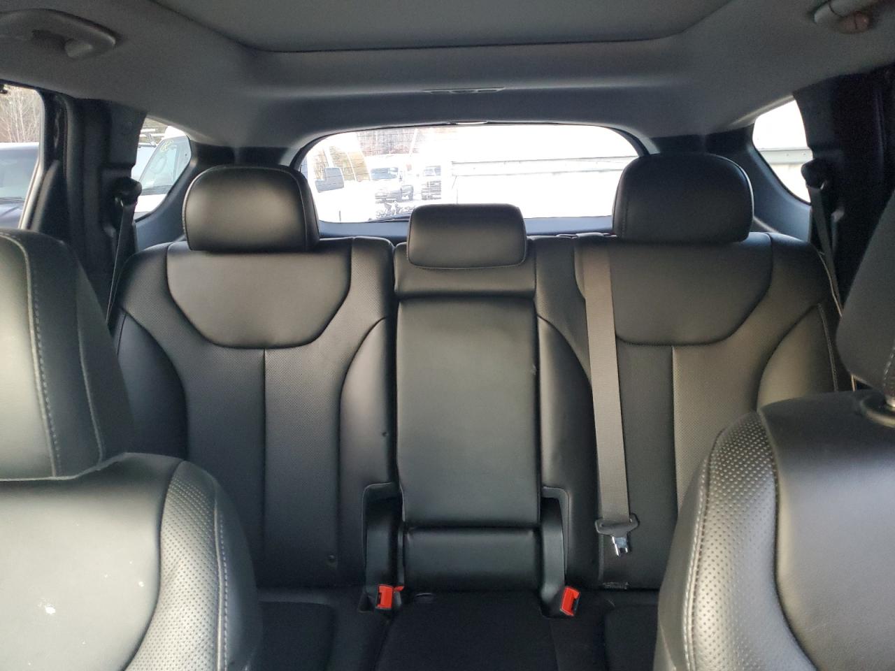 2022 Hyundai Santa Fe - Image 10