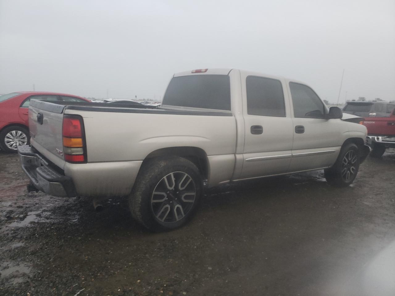 2005 GMC Sierra - Image 3