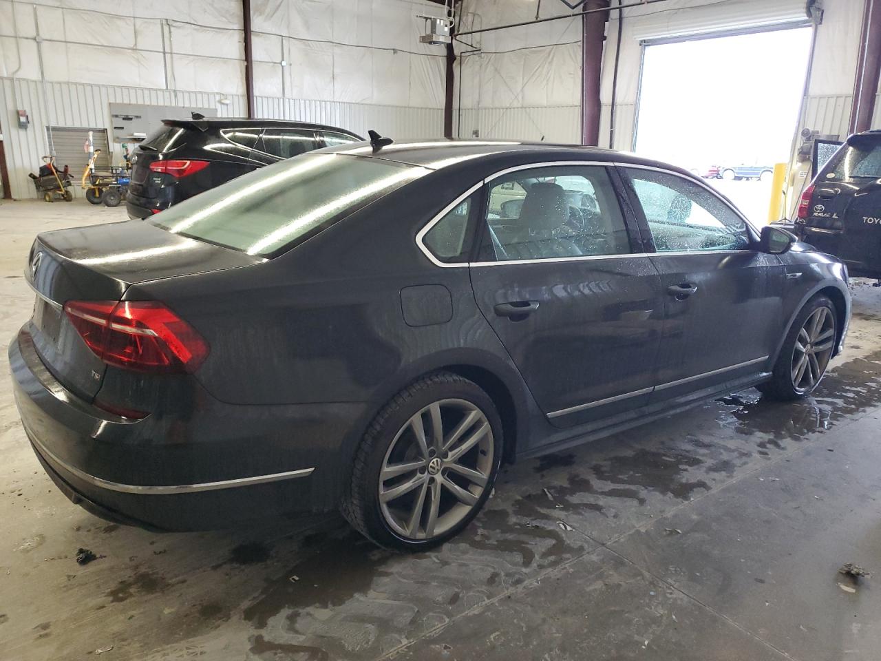 2017 Volkswagen Passat - Image 3