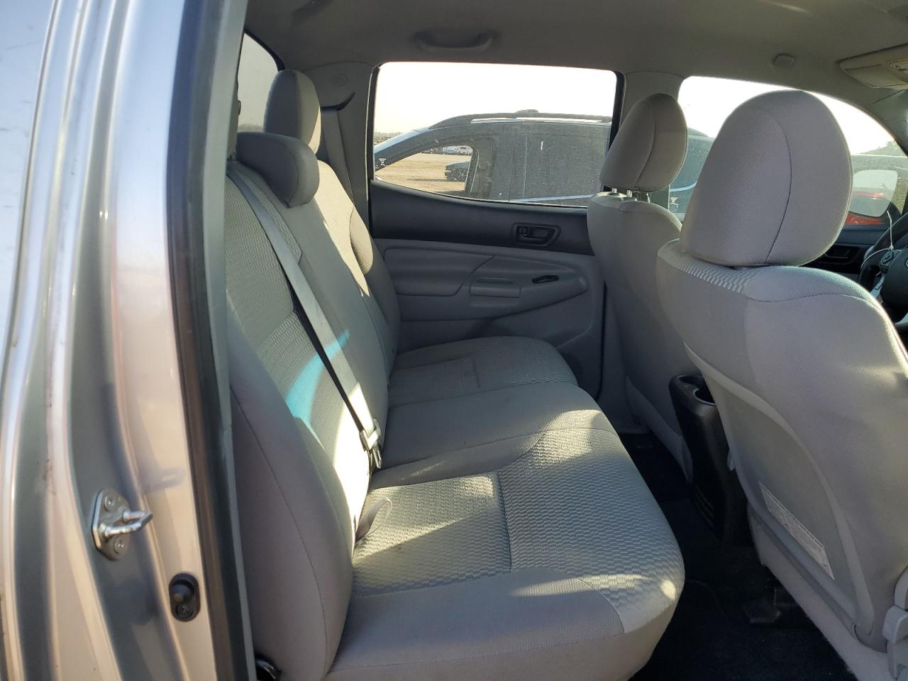 2015 Toyota Tacoma - Image 10