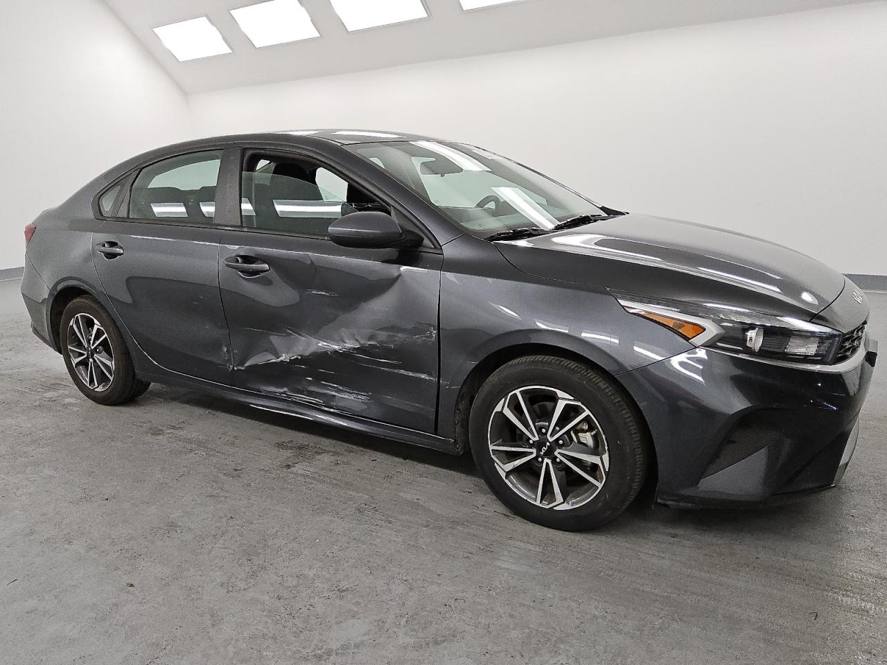 2023 Kia Forte - Image 4