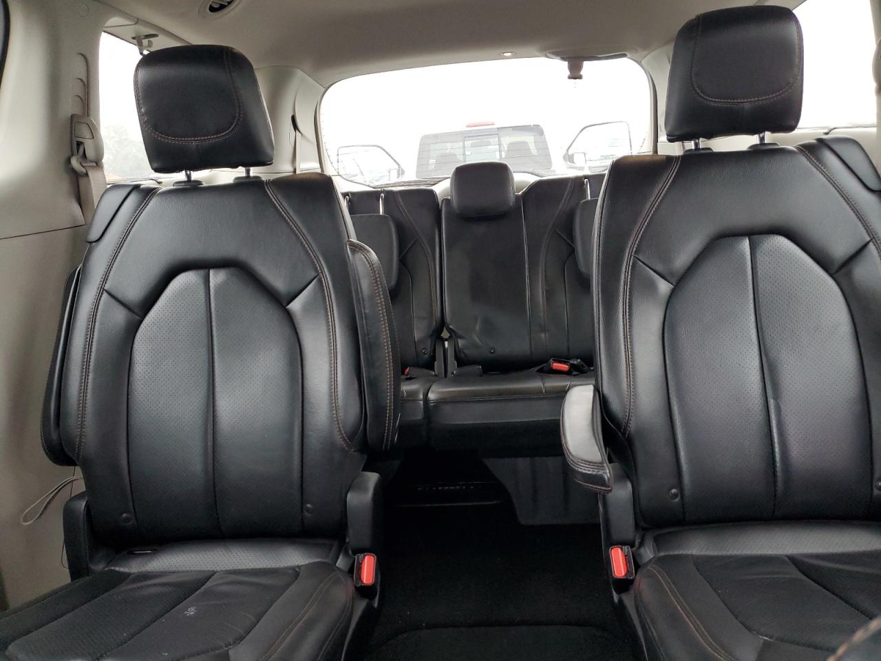 2019 Chrysler Pacifica - Image 10