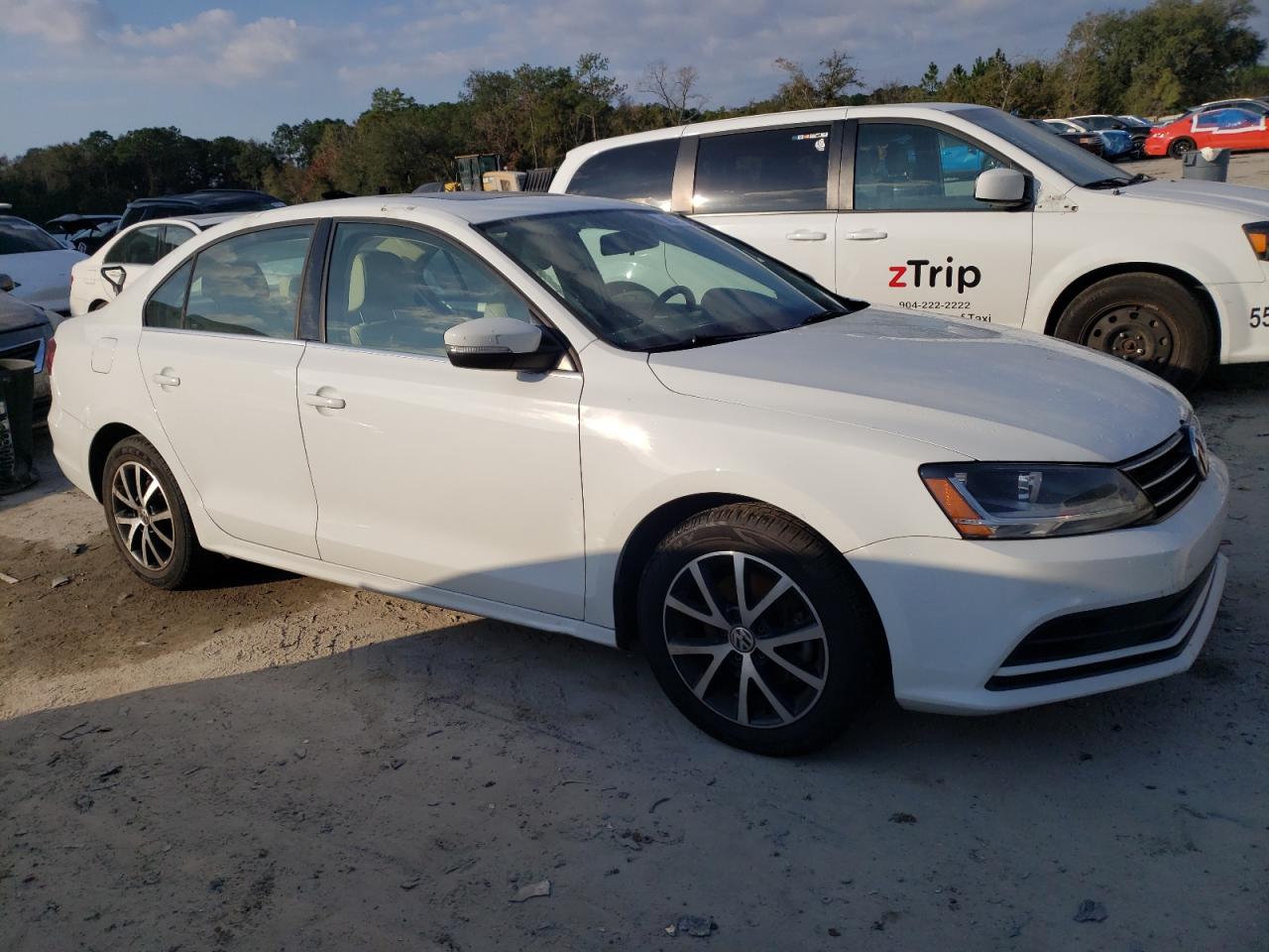 2017 Volkswagen Jetta - Image 4