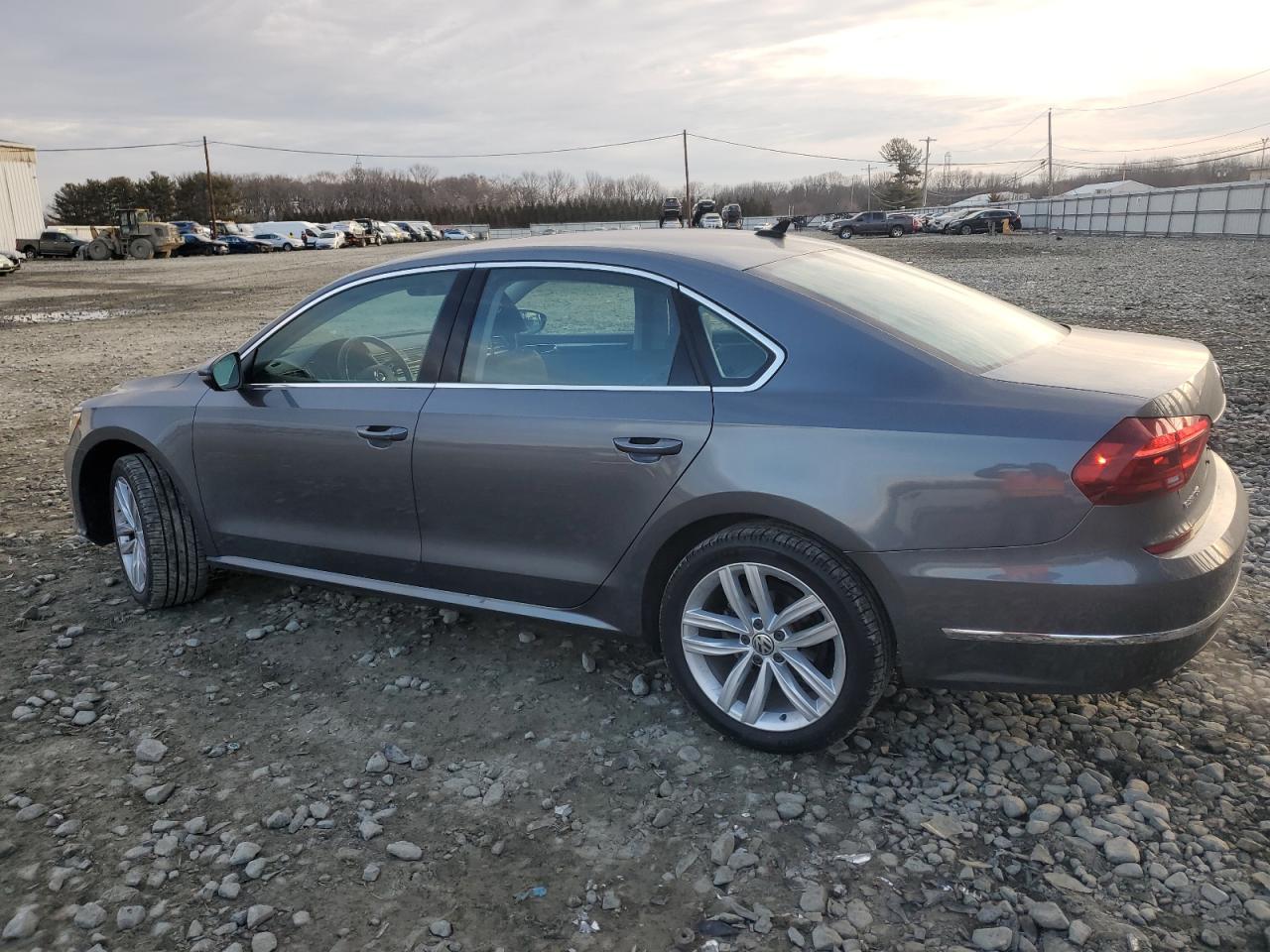 2018 Volkswagen Passat - Image 2