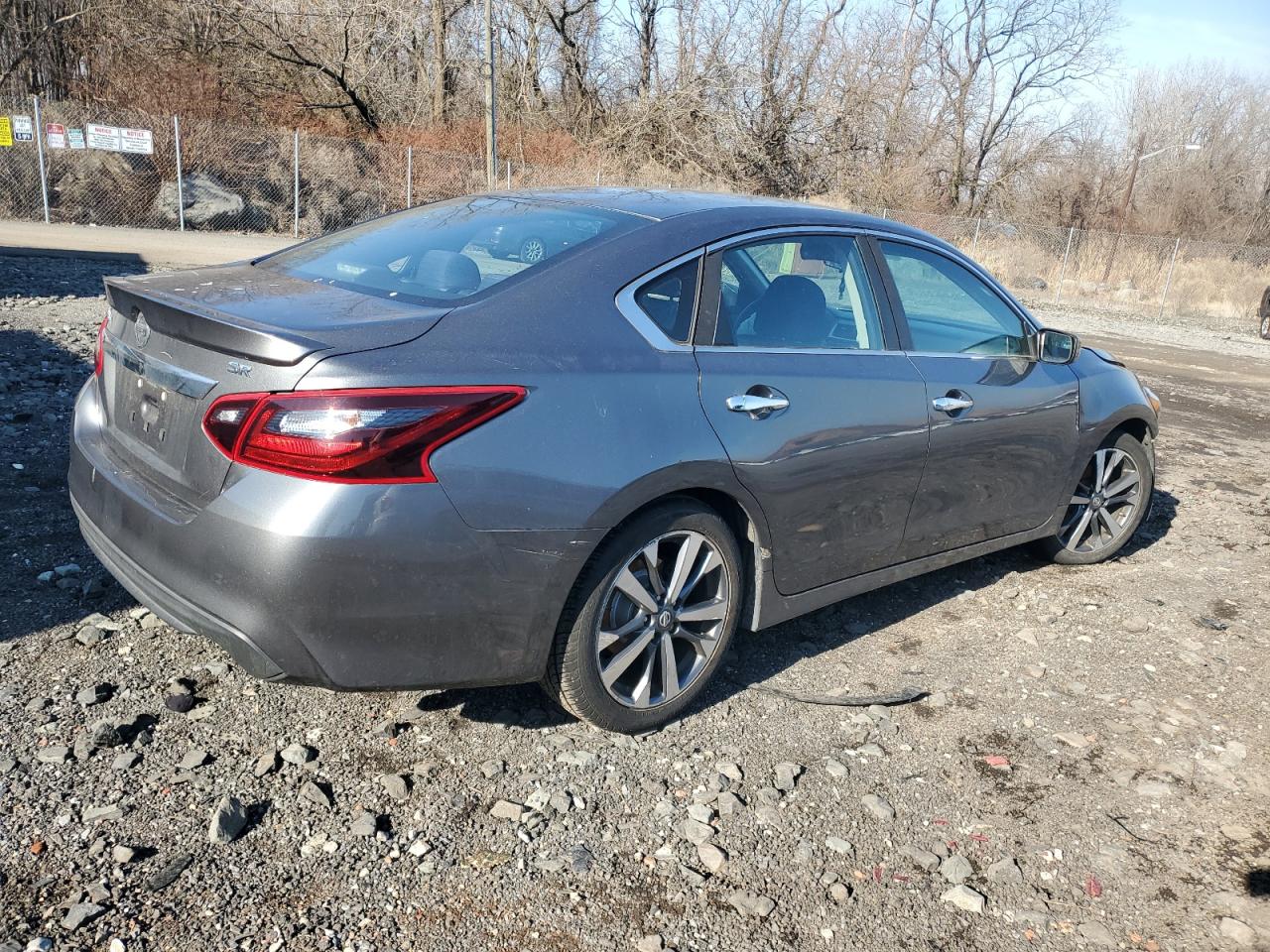 2017 Nissan Altima - Image 3
