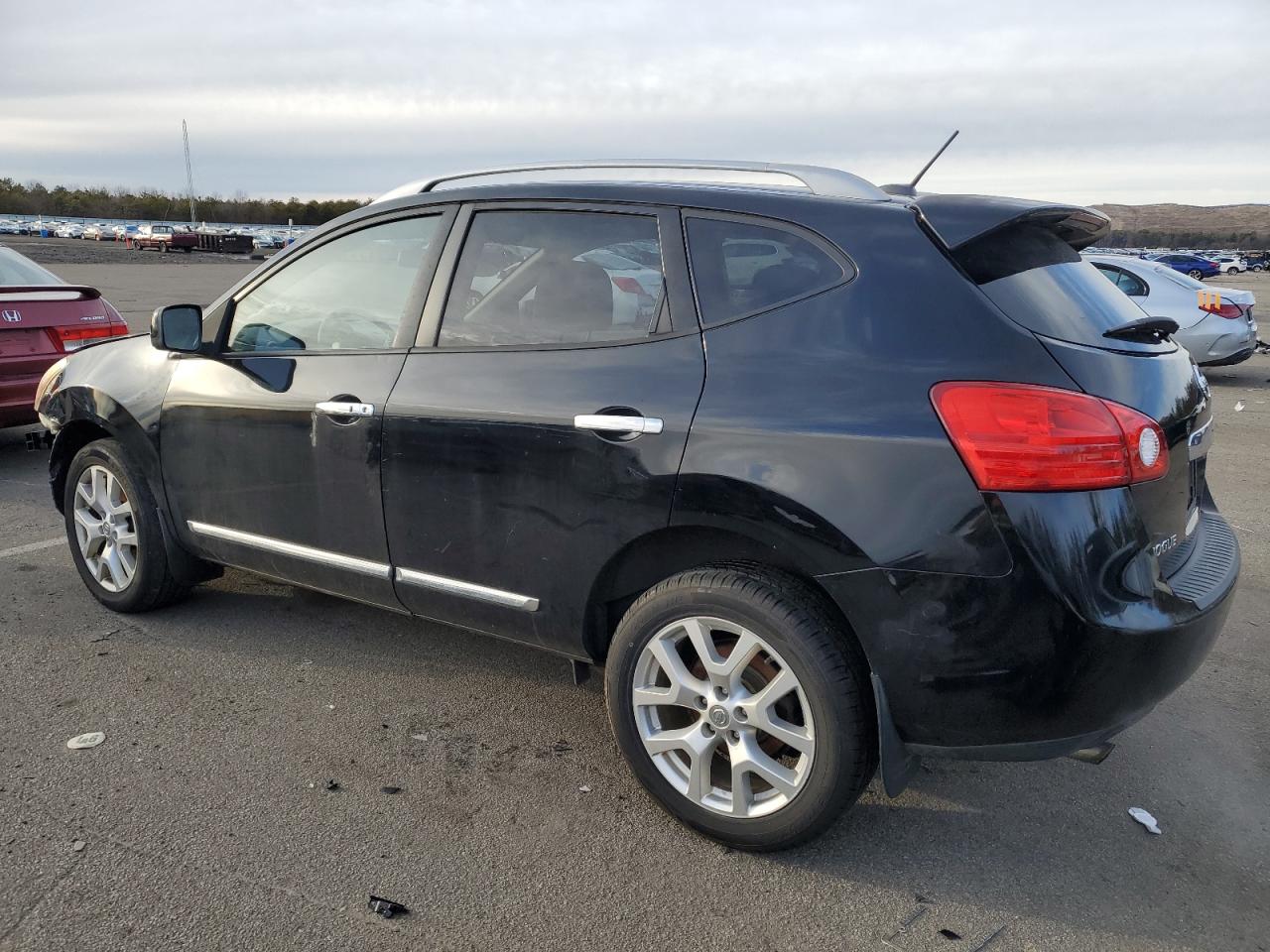 2011 Nissan Rogue - Image 2