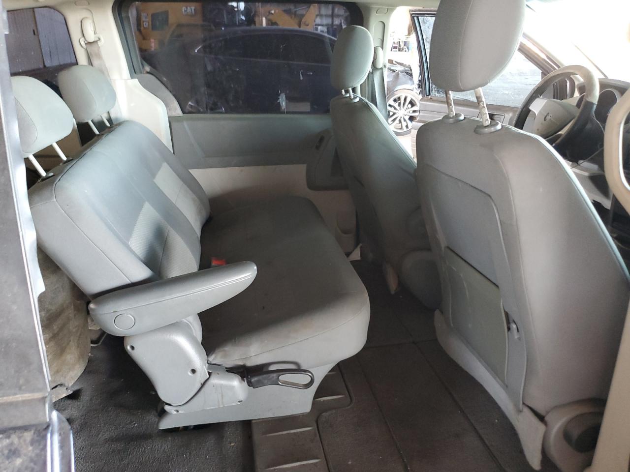 2008 Dodge Caravan - Image 11