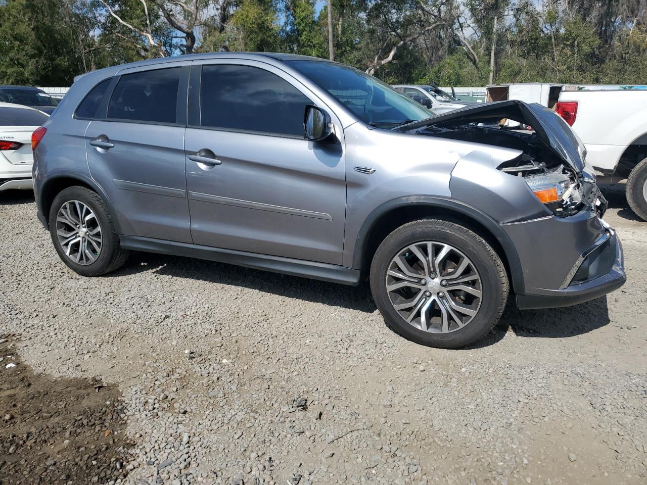 2017 Mitsubishi Outlander - Image 4