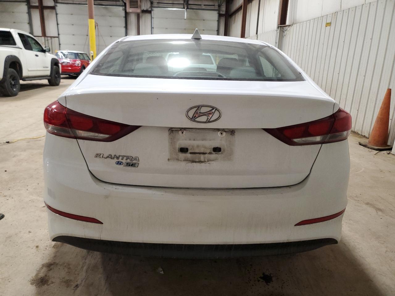 2017 Hyundai Elantra - Image 6