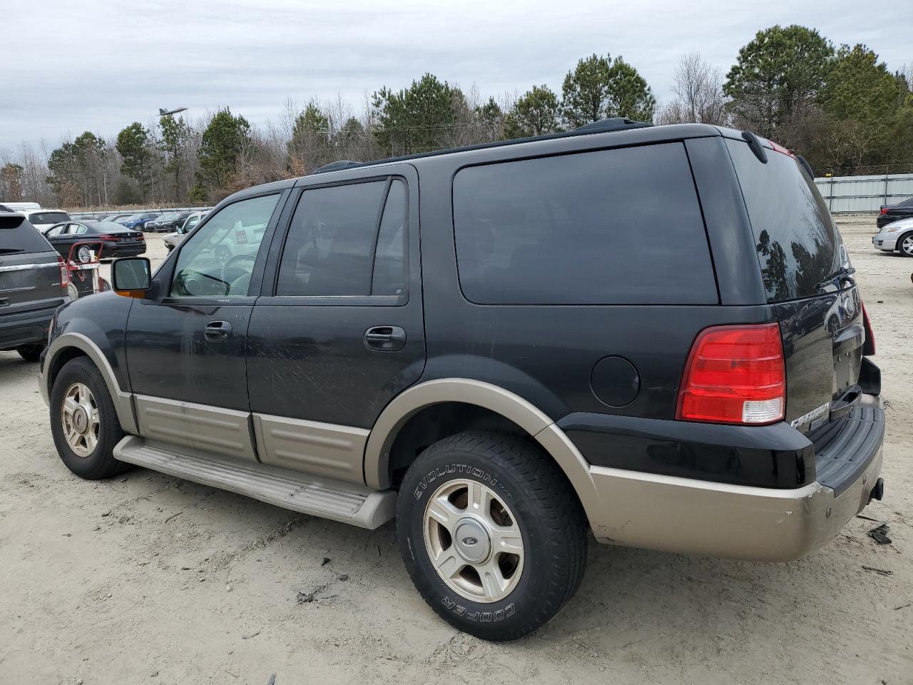 2004 Ford Expedition - Image 2