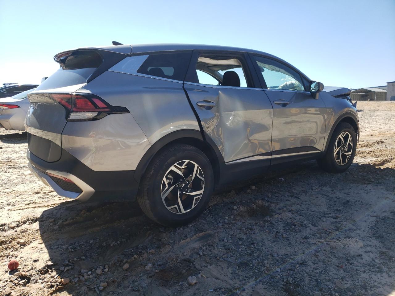 2025 Kia Sportage - Image 3