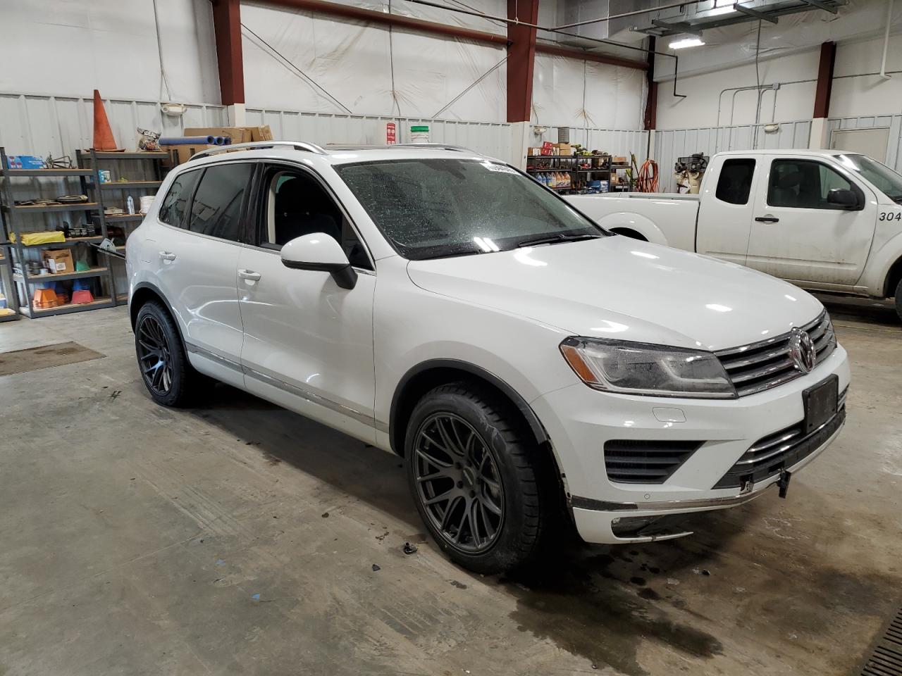 2015 Volkswagen Touareg - Image 4