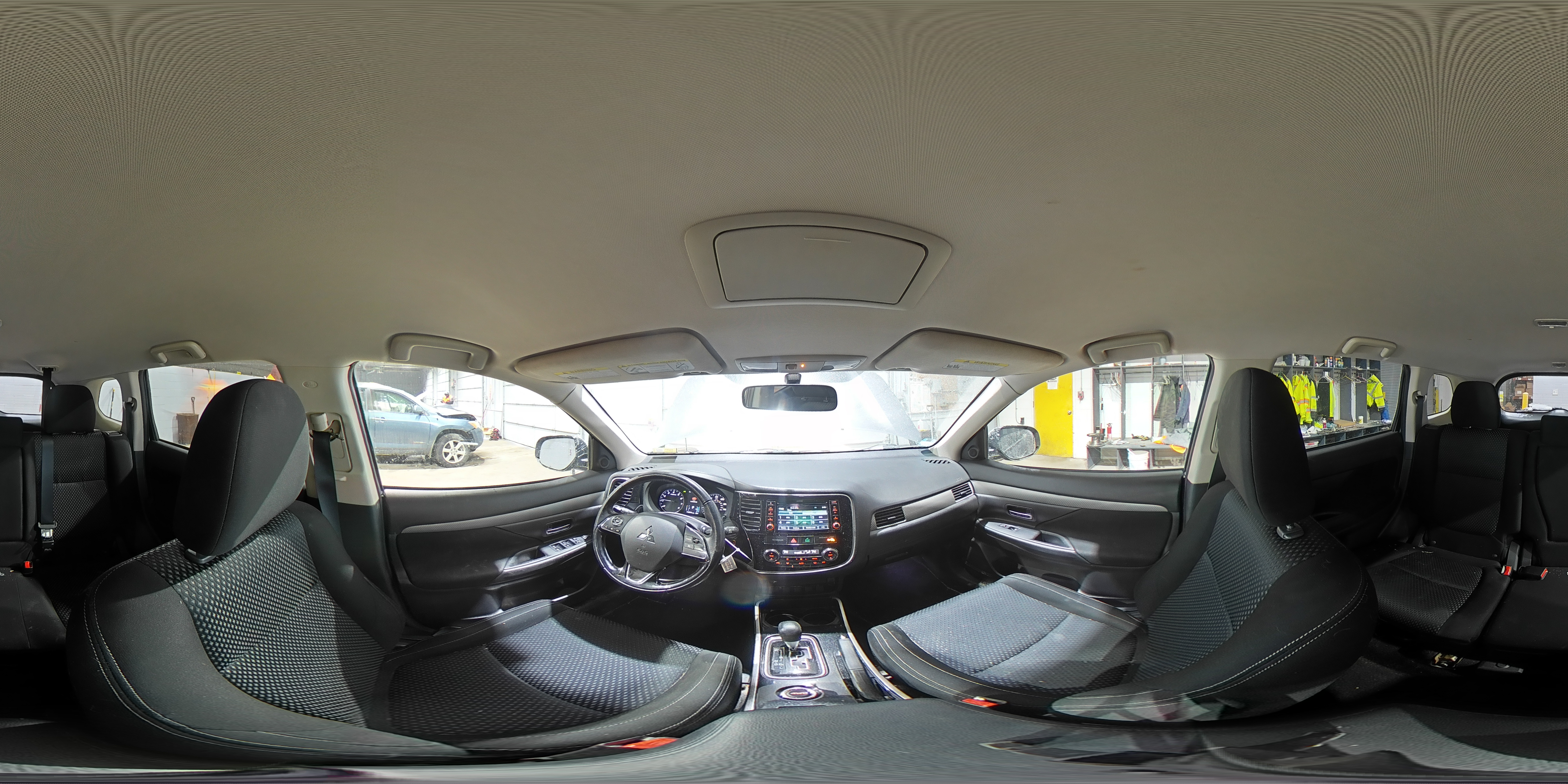 2017 Mitsubishi Outlander - Image 14