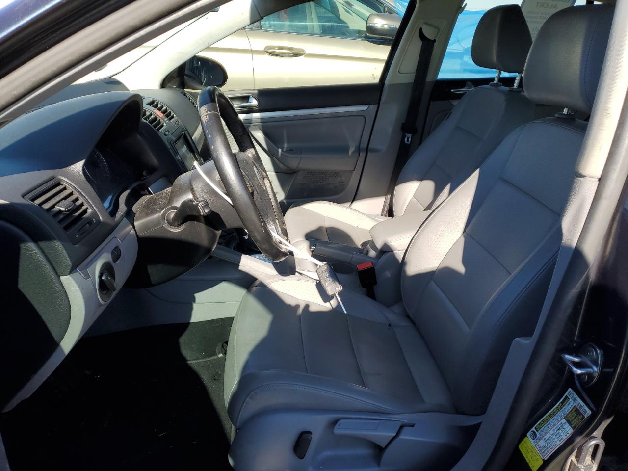 2009 Volkswagen Jetta - Image 7