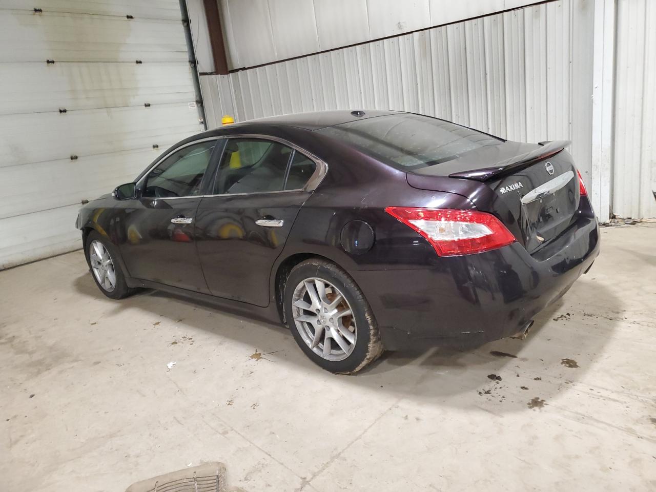 2010 Nissan Maxima - Image 2