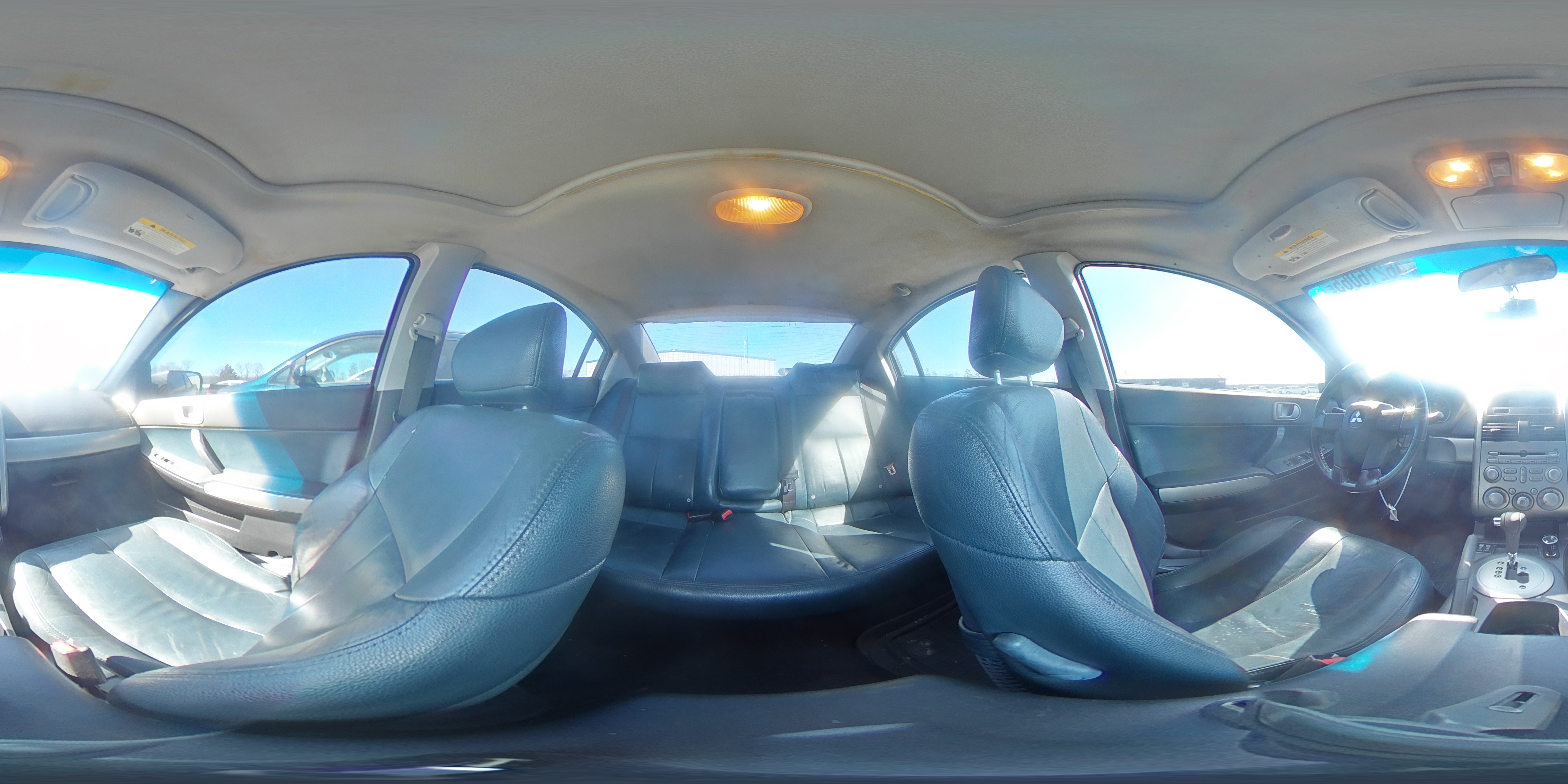 2004 Mitsubishi Galant - Image 13