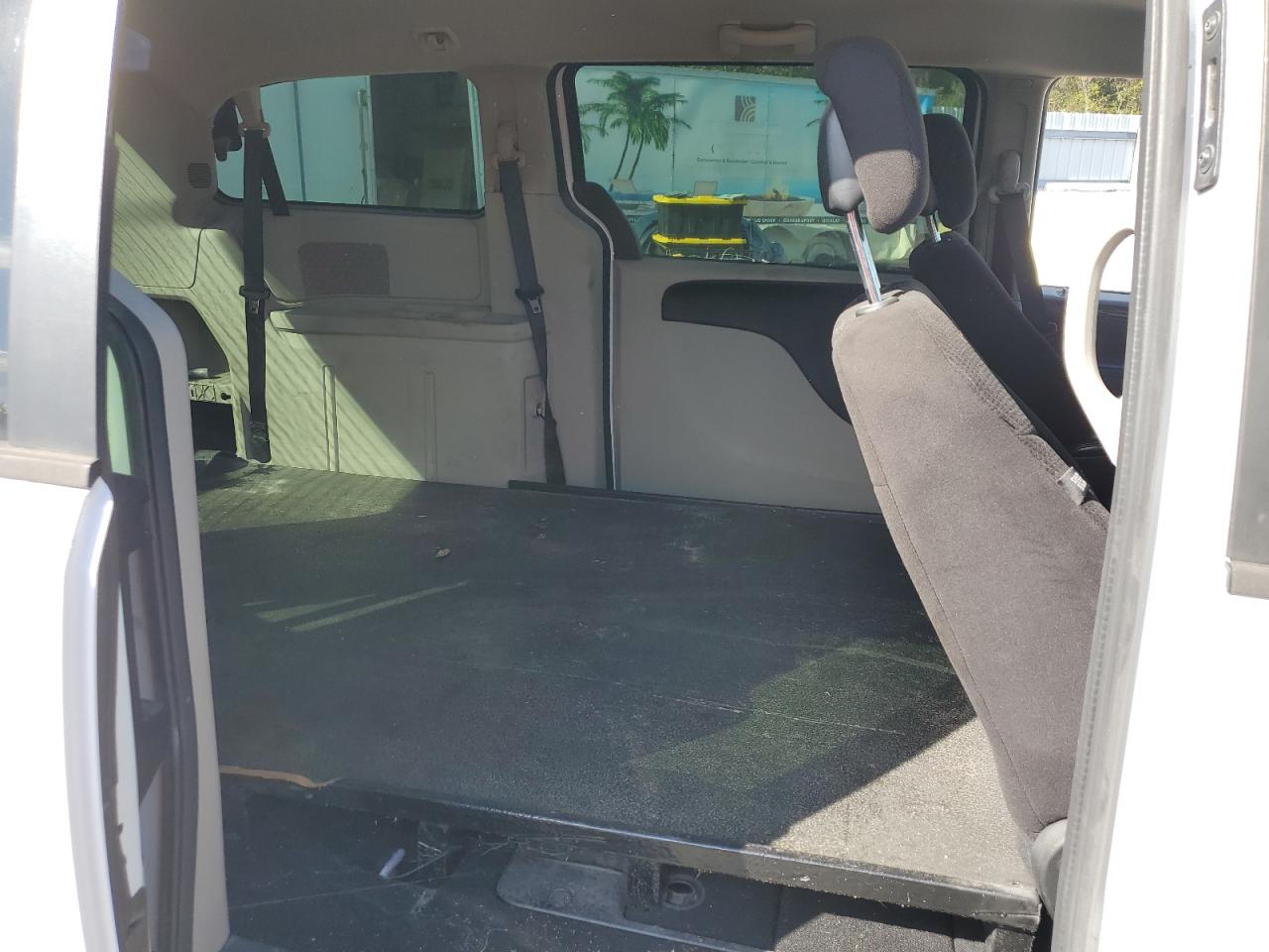 2014 Dodge Caravan - Image 11