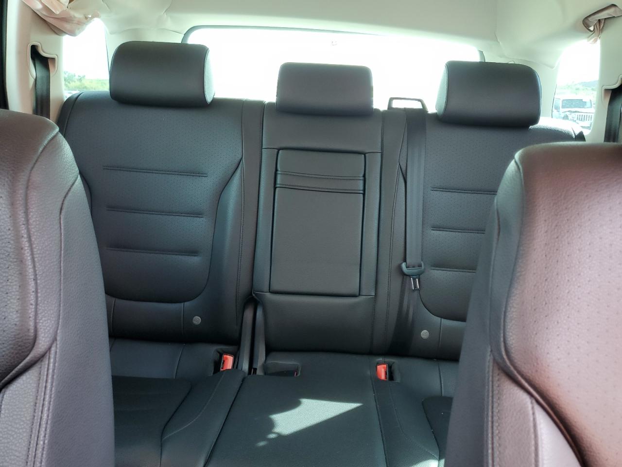2017 Volkswagen Touareg - Image 10