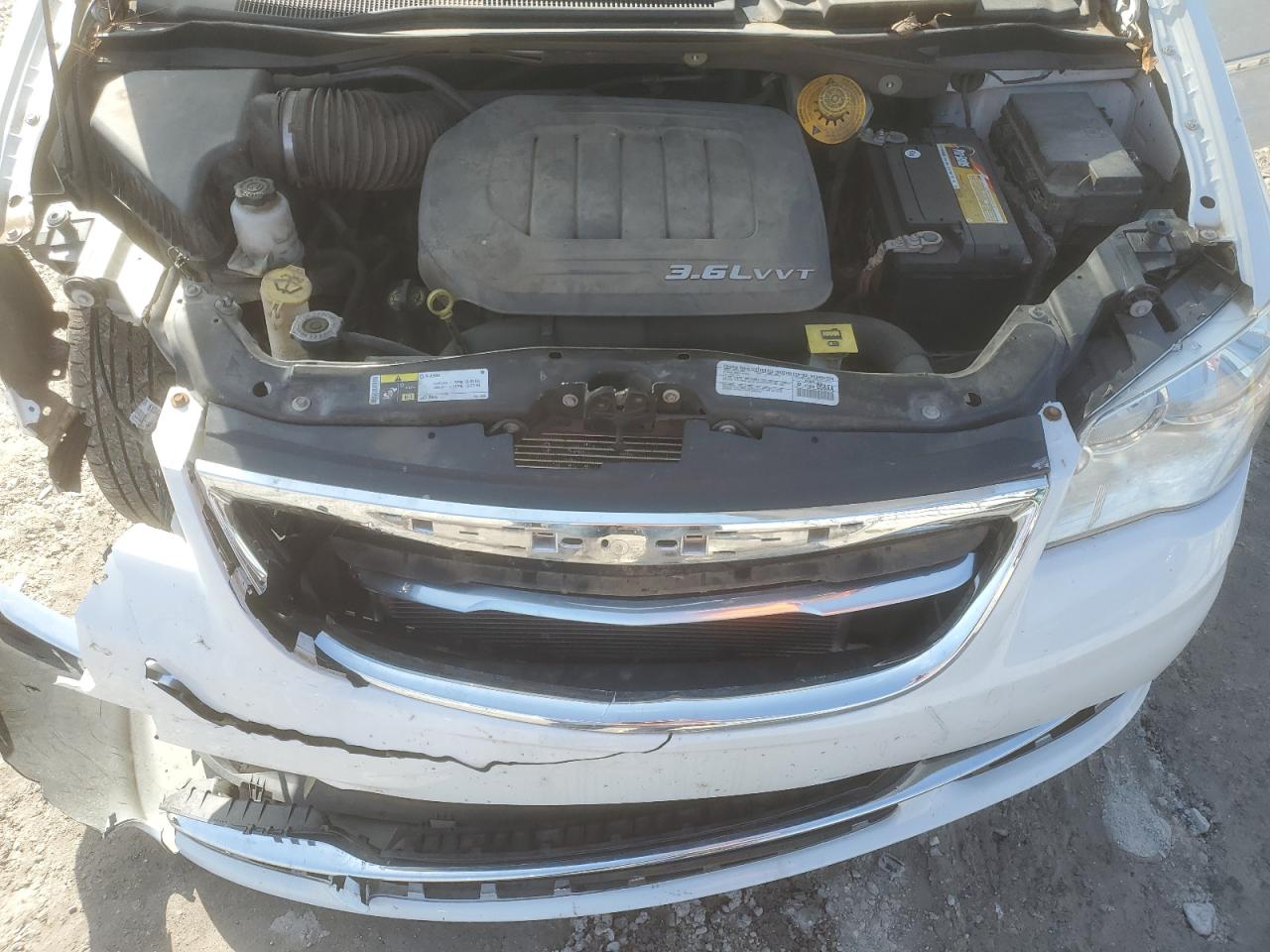 2014 Chrysler Town & Country - Image 12