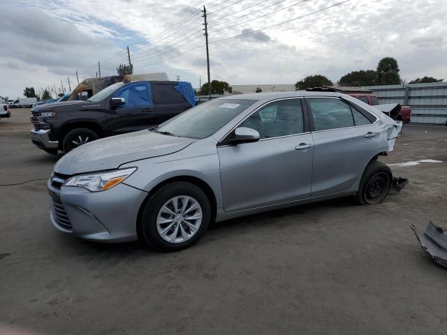 2016 Toyota Camry Le للبيع في Miami، FL - Rear End